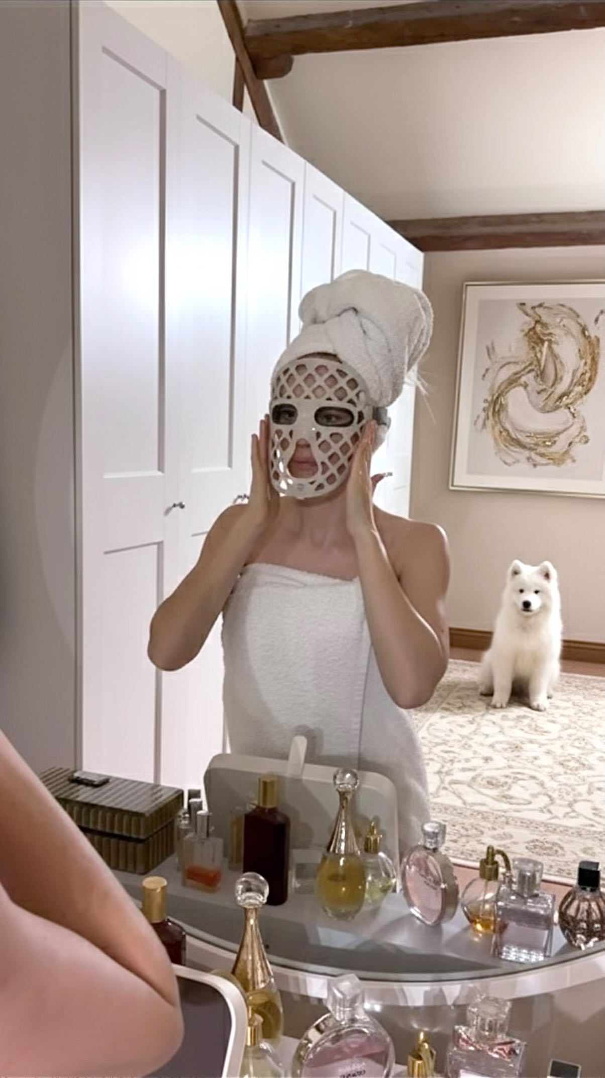 January isn’t about doing more. For me, it’s about doing things better. 🤍
After the excess, the late nights and the disrupted routines, I wanted skincare that felt restorative, not reactive. So for the last month, I committed to one simple habit: LED light therapy, five times a week.
In the first week, the biggest change was how calm my skin felt. By week two, my skin texture felt smoother, makeup sat better, and I wasn’t reaching for concealer in the same way.
Now, a full month in, the results feel settled and consistent:
✨ brighter, more even tone
✨ visibly plumper, healthier-looking skin
✨ fewer hormonal breakouts
✨ that rested, well-looked-after glow
This mask uses medical-grade LEDs (up to 30% stronger than most at-home devices), combining red, blue and yellow light to support glow, blemishes and overall radiance. Red light helps stimulate collagen and repair, blue light targets breakouts, and yellow light supports brightness and circulation, which explains why my skin looks clearer and more balanced rather than just “temporarily glowy.”
I’ve been pairing it with the Radiance Ampoule, formulated with niacinamide and Kakadu plum, to help brighten, firm and refine. It’s designed to be used daily — with or without the mask and really does seem to supercharge the results when used together.
I use it in the evenings as part of my wind-down routine. The mask itself is soft, flexible, breathable, and easy to clean. No irritation, no downtime, just steady improvement over time.
If January is your sign to invest in skin that feels looked after rather than overworked, this is a beautiful place to start.
✨ Use my code SAMANTHA20 for a generous discount and make it part of your January reset. 🤍
#skincaretreatment #eveningskincare #ledmask