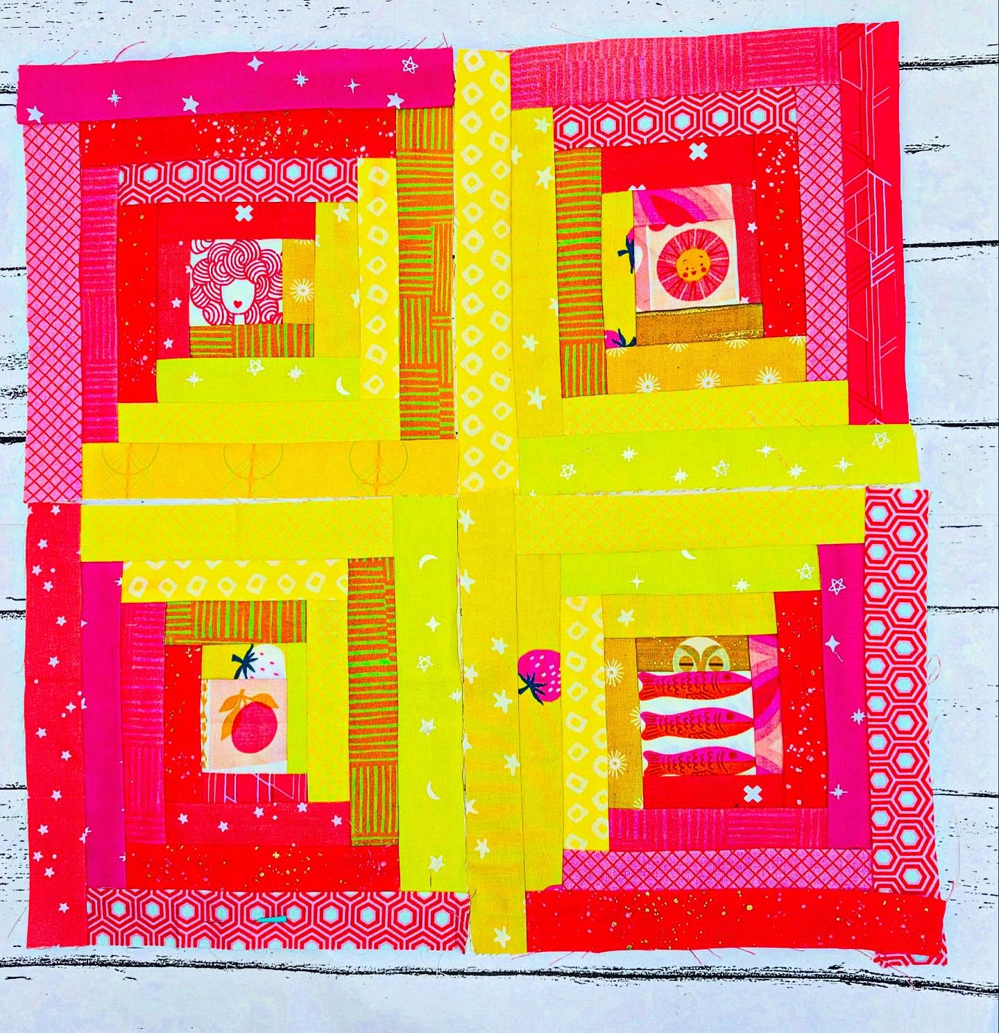 Same blocks, different layout, equally zingy!
I like to play around with my blocks and layouts before committing, usually for quite a long time because I like all the things and then just can’t decide.
Do you always have a clear plan when playing around with quilt ideas? Or are you more experimental and indecisive like me…..
#logcabinquilt #quiltblock #patchwork #quilt #quilting