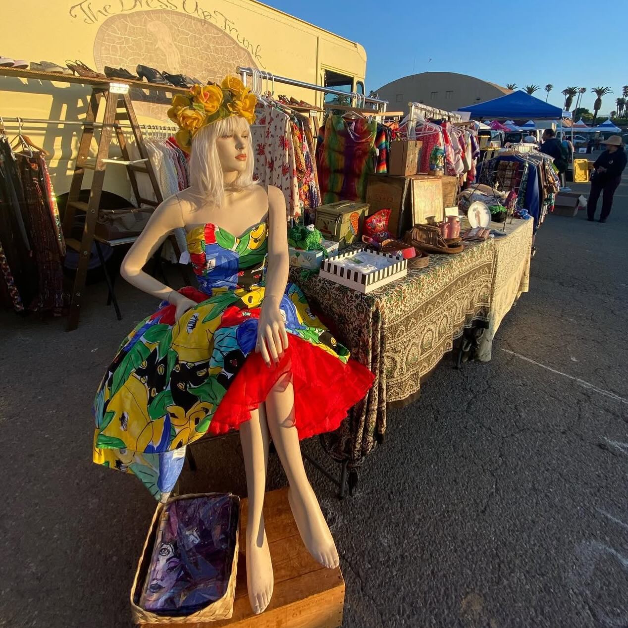 If you’re ever in the Ventura area check out the @ventura_swapmeet it won’t disappoint.
#staythrifting #stayfinding #stayfly #swapmeet #finds