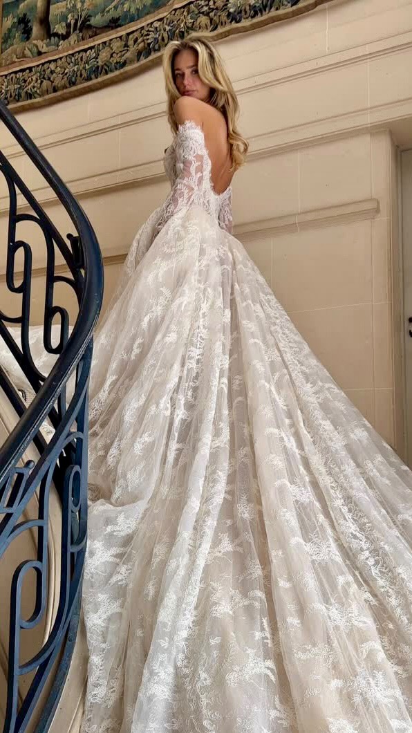 We heard you wanted lace. We’re giving you LACE 💞👏
A perfect balance of romantic movement and a structured shilouette. This gorgeous off-the-shoulder ballgown from @nettabenshabu.official is for the brides wanting an intentional, couture look…. with a quiet edge of drama.
Schedule your bridal appointment today 🫶🏼
📞 412-343-6677
📧 info@bridalbeginning.com
💻 bridalbeginning.com
📍 Pittsburgh, PA