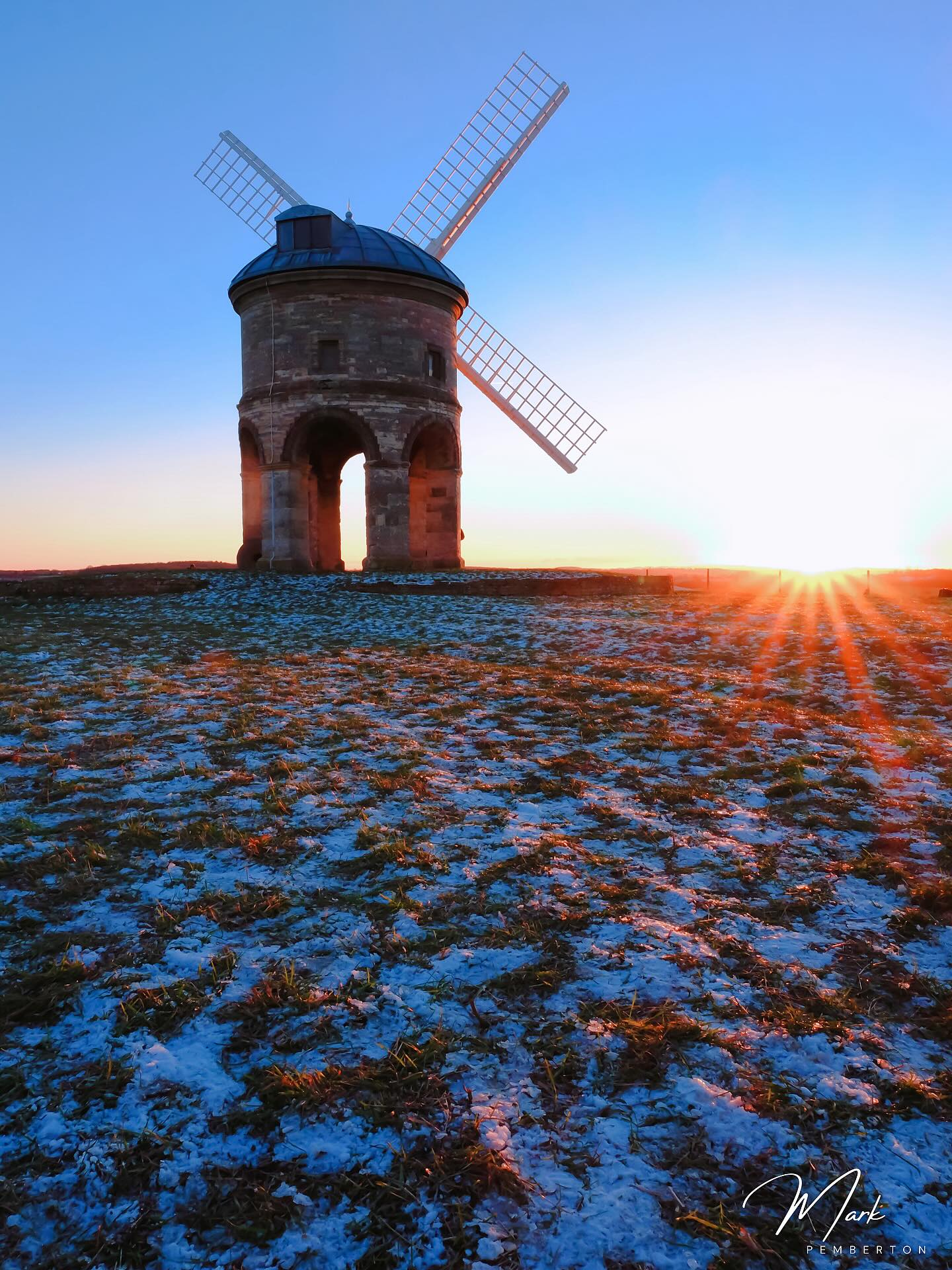 Sunset and a teeny bit of snow at Chesterton Windmill today #chestertonwindmill #bbc_midlands #sunsetphotography❤️ #sunset_today