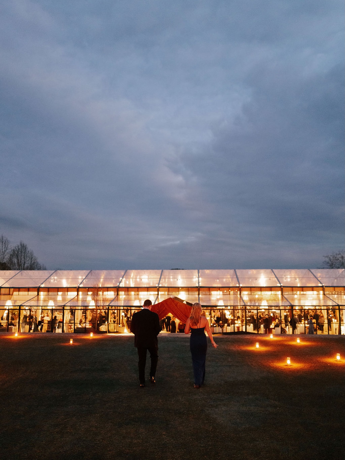 A pause in the night
.
📸 @annerhettphotography