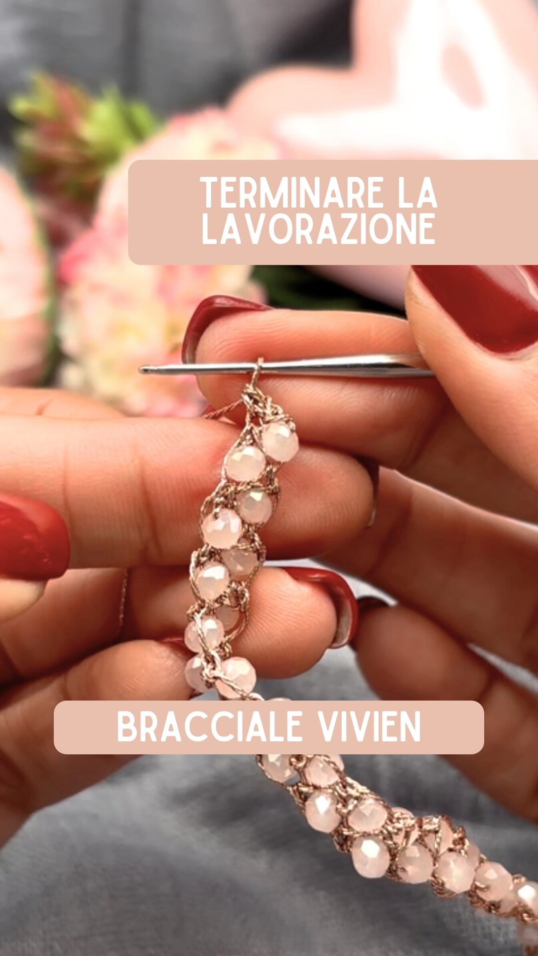 Come terminare la lavorazione del Bracciale VIVIEN (anno 2022)
Ecco come lavoro l'ultimo cristallo del bracciale e preparo la lavorazione successiva delle asole.
#crochet #uncinetto #crochetbijoux #tonbonbijoux #filieforme