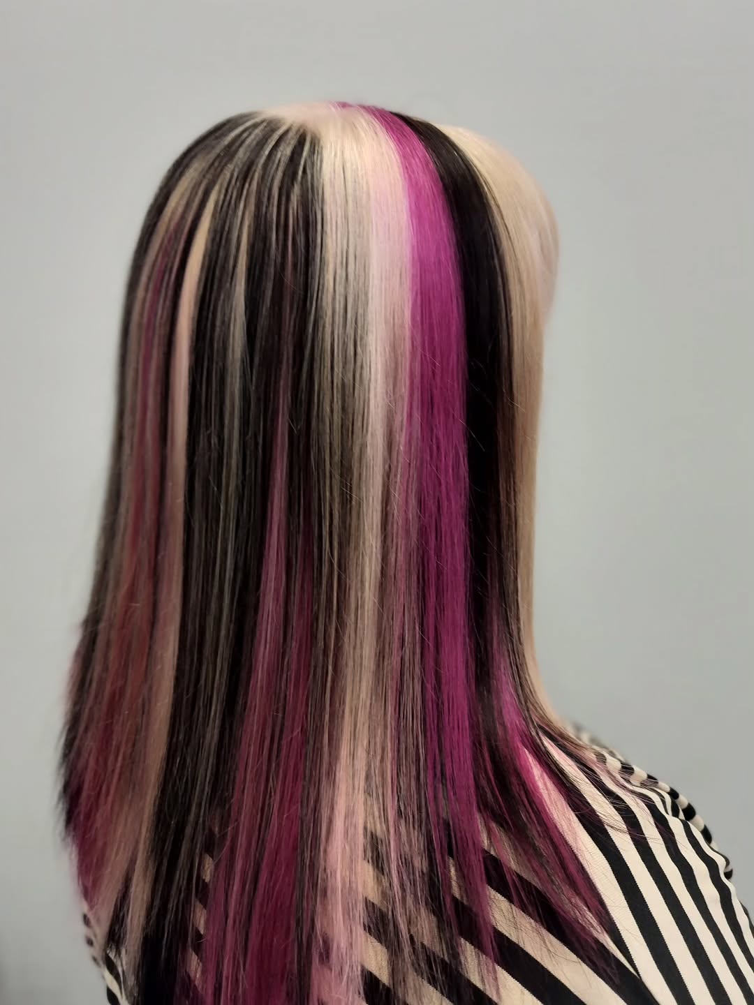 Calico-värjäys pinkillä kokeilulla -Anni