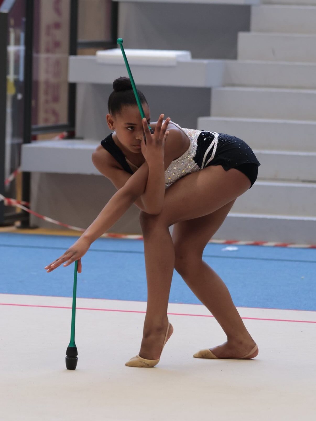 Hajar Nat A 16-17 ans 💙🖤
📸 @lafertegr
Justaucorps : @emi_tessa_cassy
Membre de la DN en partenariat avec @lemondedeladanse911