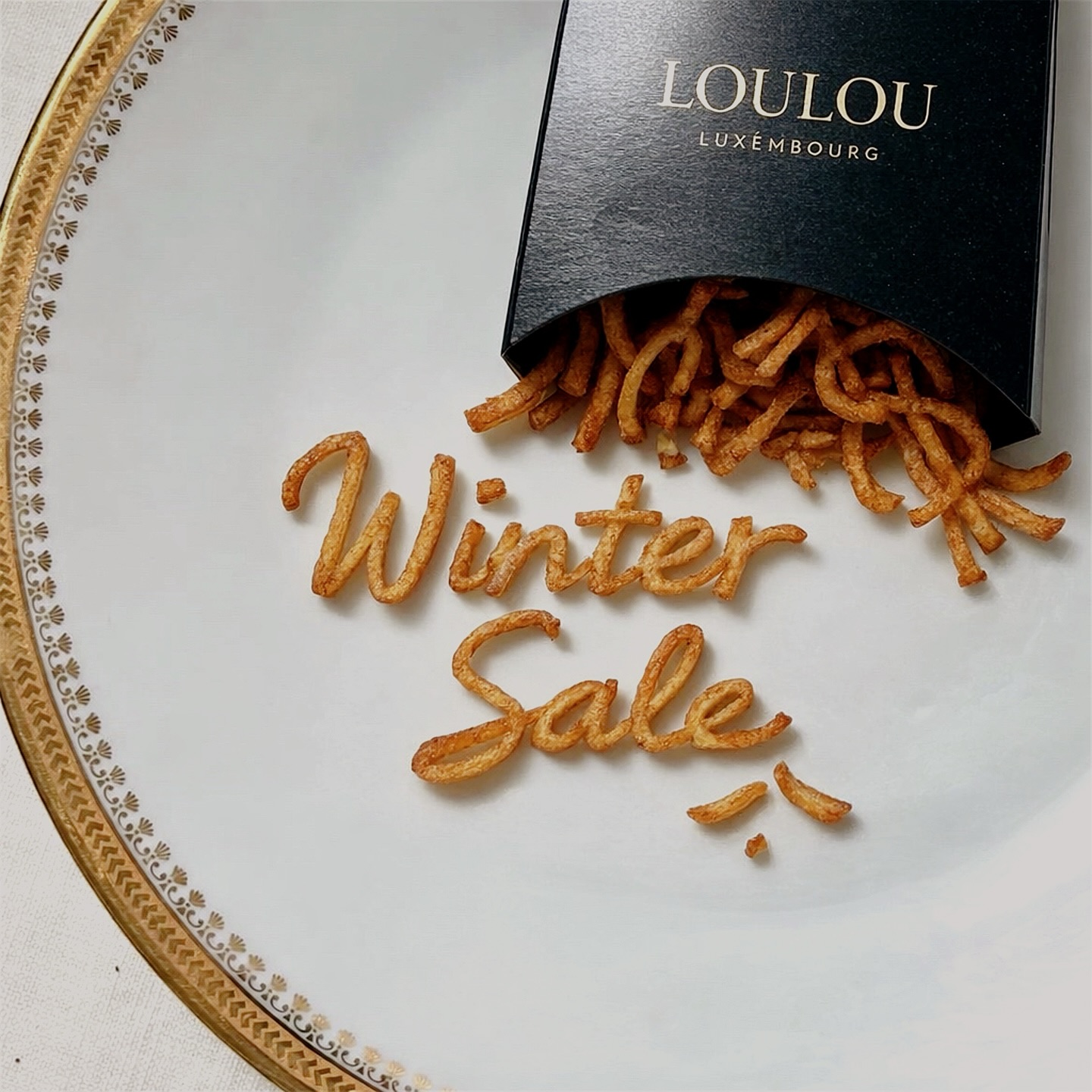 Pause de midi ? 🍟
Ton assiette te fait un clin d’œil.
Winter Sale chez LOULOU
Up to –50% off.
Finis tes frites… on t’attend 🖤✨
#LOULOU #loulouluxembourg #wintersale #salesalesale #luxembourg