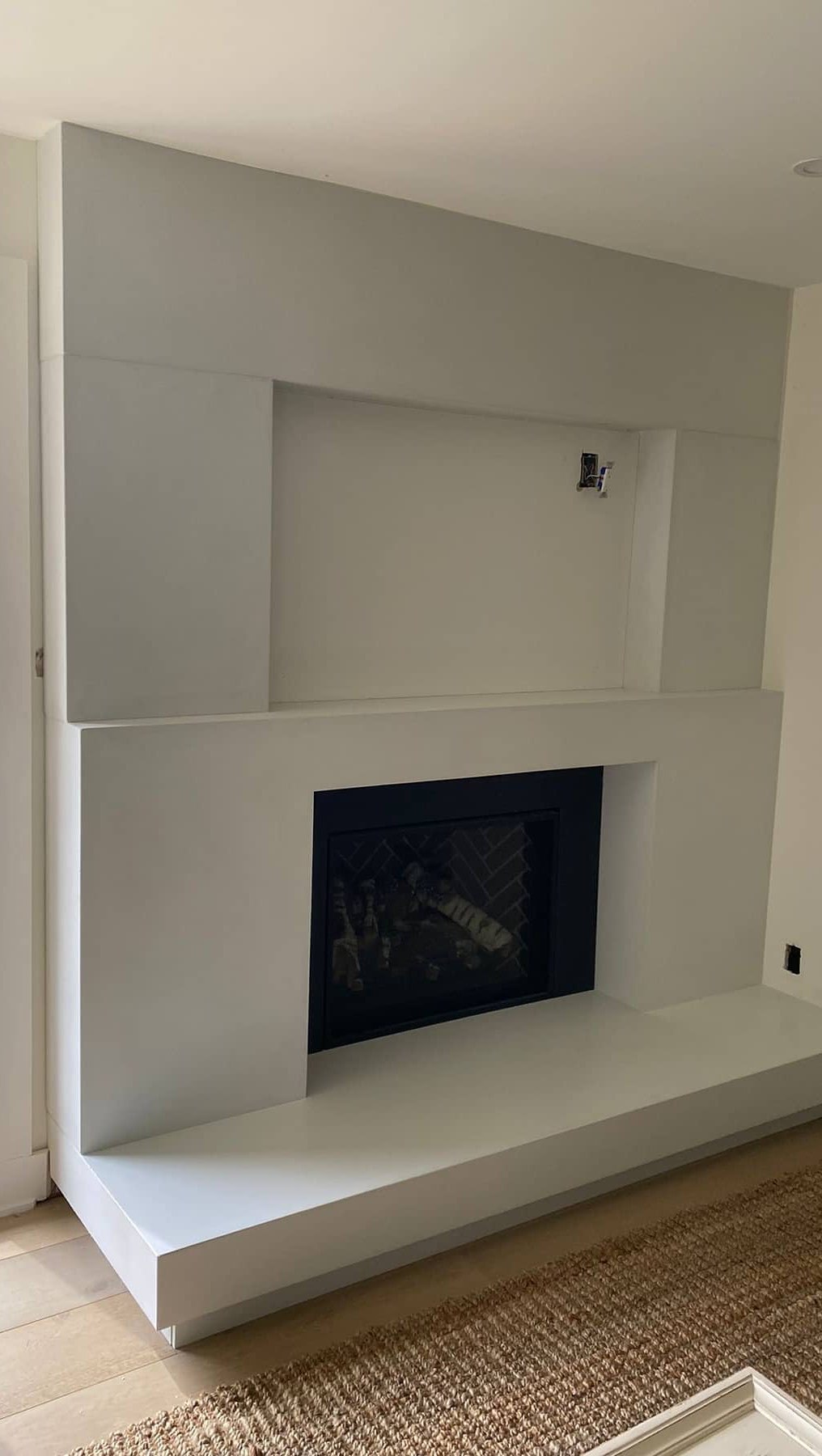 Where structure meets subtlety.
This custom concrete fireplace surround was designed as a quiet statement—minimal, balanced, and built to last. A true architectural focal point.
#InteriorDesigners
#ArchitectsOfInstagram
#CustomHomeDesign
#LuxuryInteriors
#ResidentialDesign