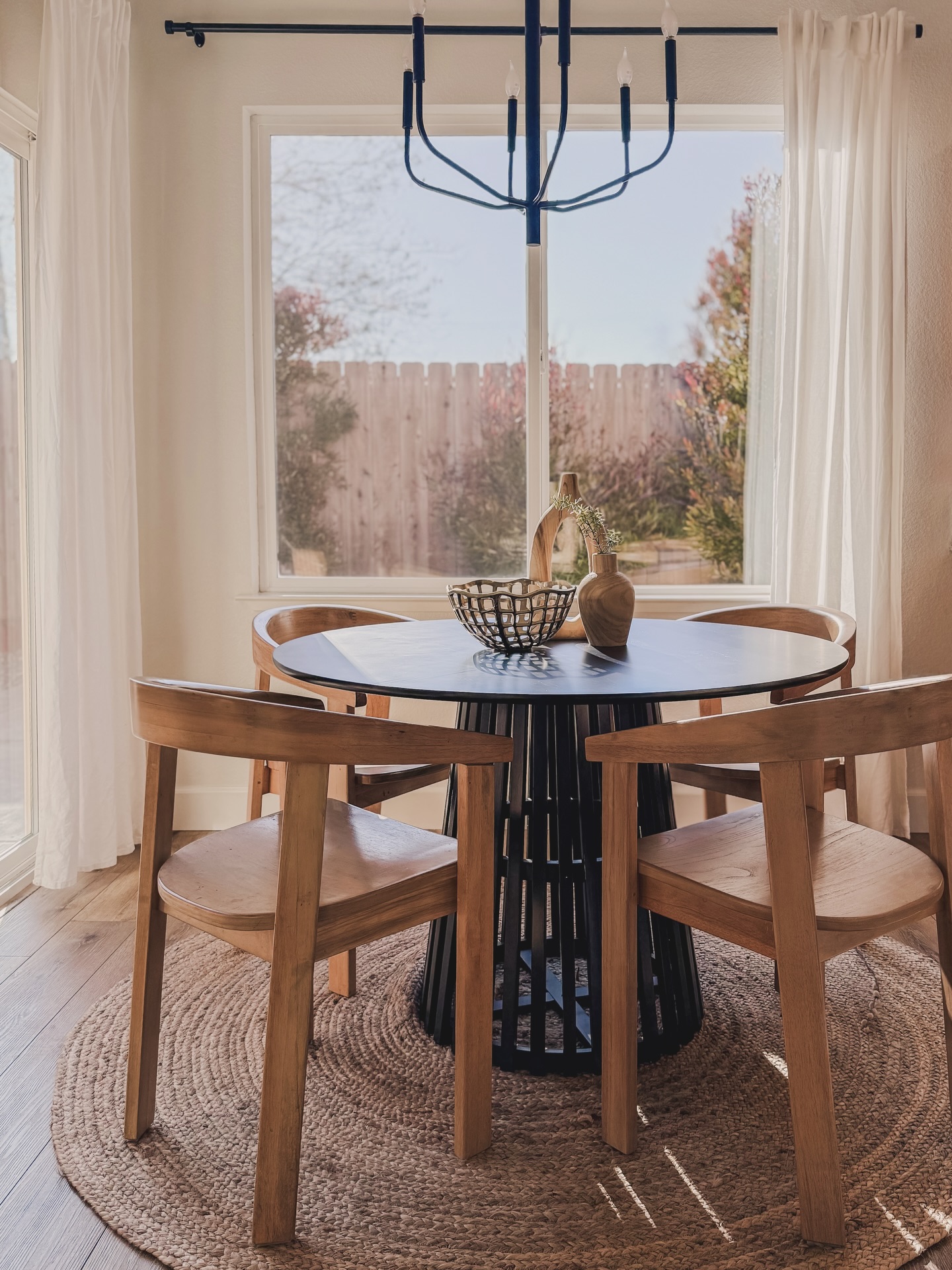 The rain finally cleared.
The fog lifted.
And wow — doesn’t everything just feel lighter when the sun comes back out? ☀️
That’s the magic I chase in every stage. Bright, warm, inviting spaces that just feel right.
If you see anything in my stages you love, you can shop it through my LTK or Amazon storefront — both linked in my bio 🤍
Sunshine season looks good on homes.