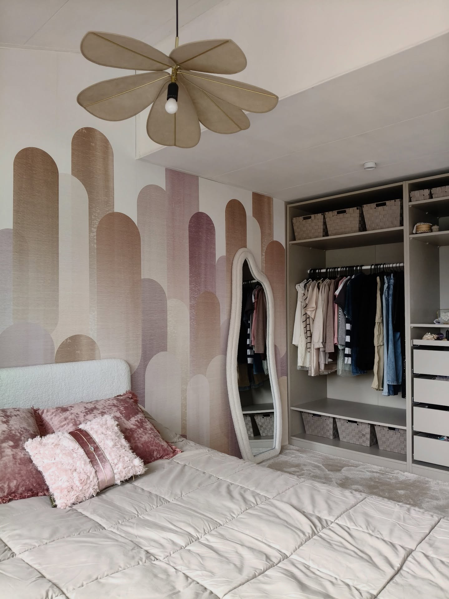 New year, new walls to blush ✨
Kids’ rooms, grown-up spaces — we love them all 💕What’s your interior goal for this year? 💫
Thank you @moods.byjana for such a stunning transformation.🩷