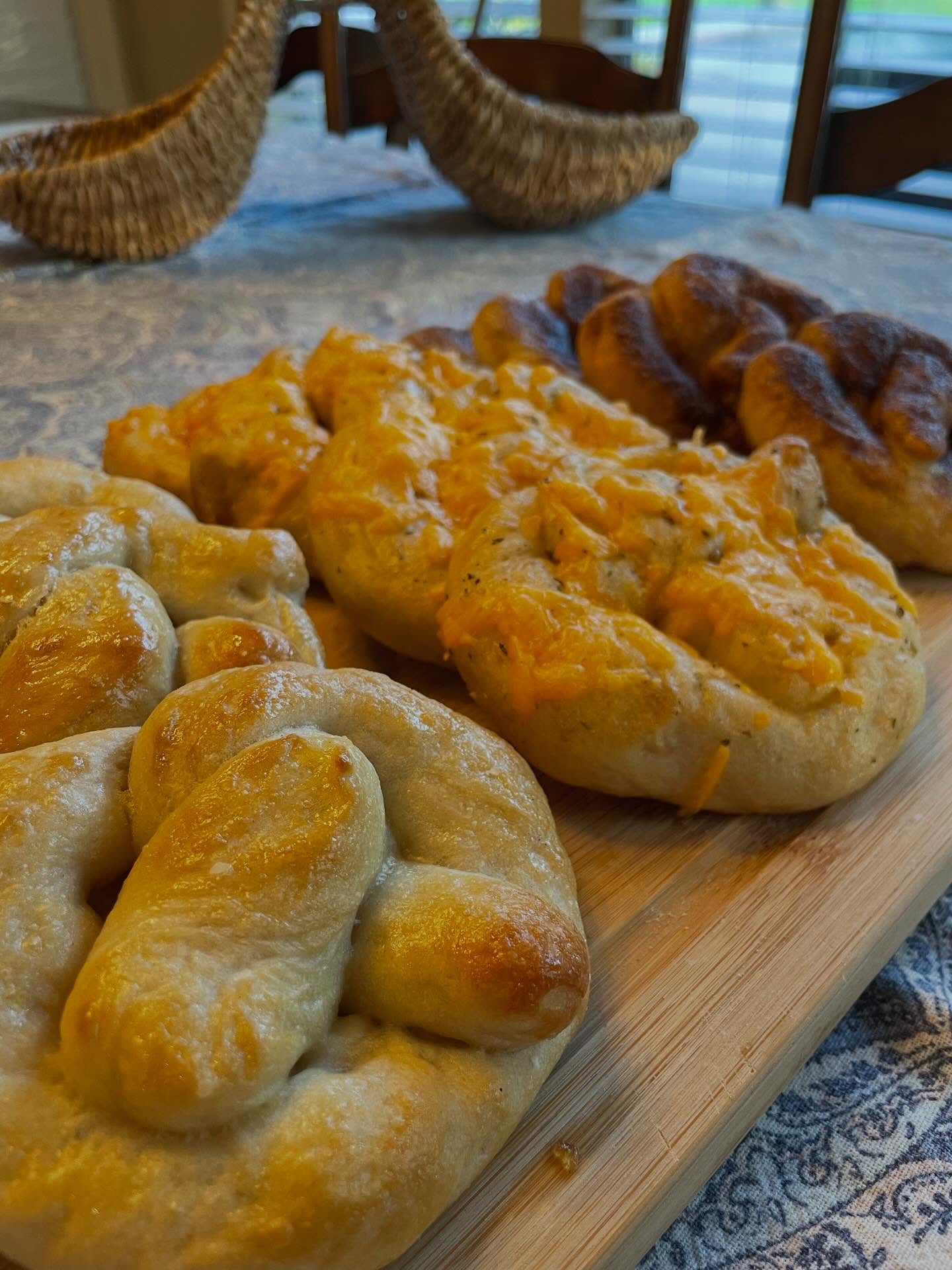 Sourdough soft pretzels, three ways! 🥨
These are so soft and fluffy, with that extra depth of flavor from the sourdough. 😋
Available flavors:
• Classic sea salt
• Cinnamon sugar
• Cheesy garlic herb
Whether you’re craving something savory or sweet, these pretzels are warm, comforting, and PERFECT for sharing!
✨ Orders can be placed online at thecozybeebakery.com
Thank you for supporting my little home bakery! 🤍🐝