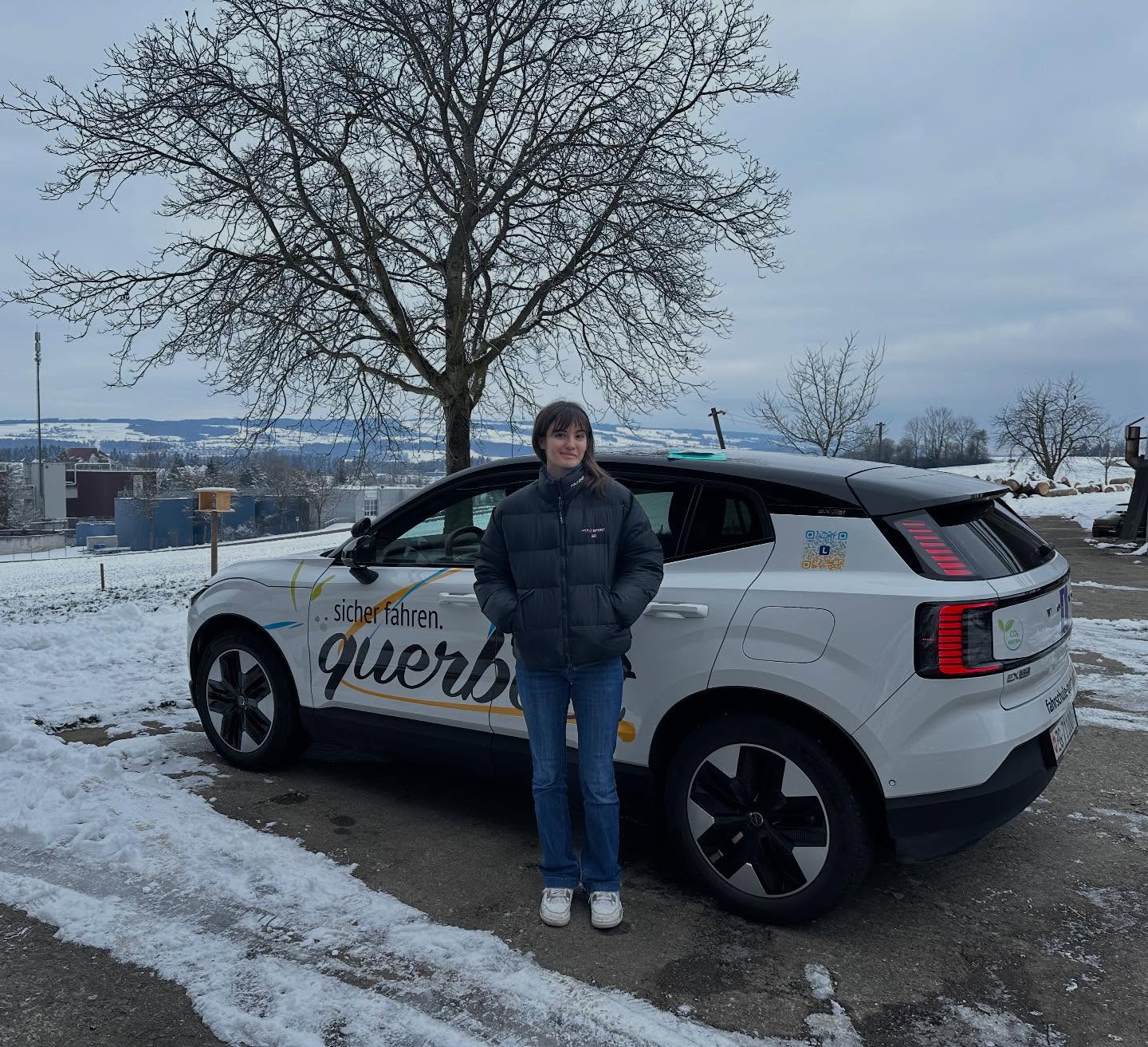 Gratulation @evelynwidmerr zur bestandenen Prüfung. 🚗🏁🥳
Das neue Jahr startet bereits wieder wunderbar 😉
Ich bedanke mich für dein Vertrauen und wünsche weiterhin viel Spass beim Autofahren und natürlich unfallfreie Erlebnisse. 🙌🏼🤩🚗🍀
#fahrschulecham #ausbildung #prüfung #bestanden #happy