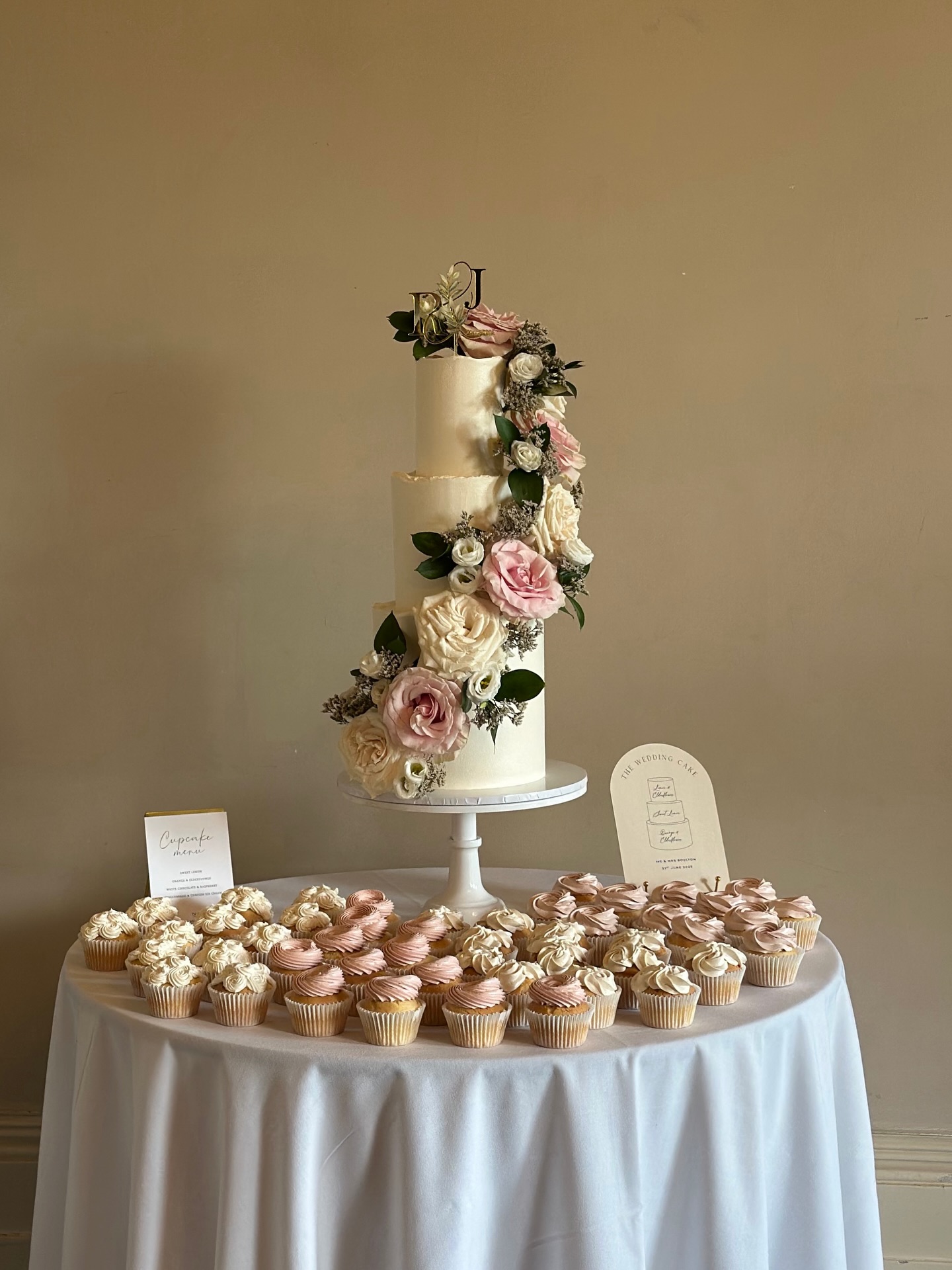 There’s something really special about creating a cake for someone’s wedding day 🤍
Every design starts with a conversation – about your plans, your style and the details that matter most to you. From soft florals to more modern statements, each cake is made to feel completely at home within your day.
If you’re beginning to think about your wedding cake, I’d love to chat. Consultations are always relaxed, complimentary and are a lovely way to explore ideas together.
📍 Lincolnshire
📩 Enquiries via DM or email
💍 Now taking bookings for 2026 & 2027