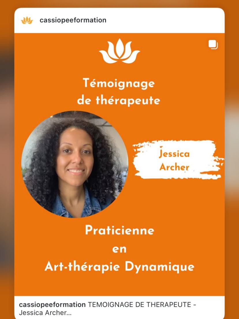 💫 Un grand merci à @cassiopeeformation ( l’Institut Cassiopée ) et à ses équipes formatrices 🧡, pour leur transmission généreuse et essentielle, qui nourrit aujourd’hui ma pratique et mon métier.
Mon parcours m’a guidée vers une pratique d’art-thérapie 🎨, enrichie par des médiums en mixte média : peinture, modelage et musicothérapie réceptive.
Chaque expérience, chaque apprentissage, chaque échange m’a rapprochée d’une approche profondément humaine, où l’écoute et l’âme de la personne sont au centre.
👉Découvrez mes pratiques : www.jessicaarcher.fr
#ArtTherapie #MixteMedia #Peinture Modelage MusicotherapieReceptive AccompagnementHumain Formation MerciCassipée RelationHumaine Bienveillance PratiqueProfessionnelle
