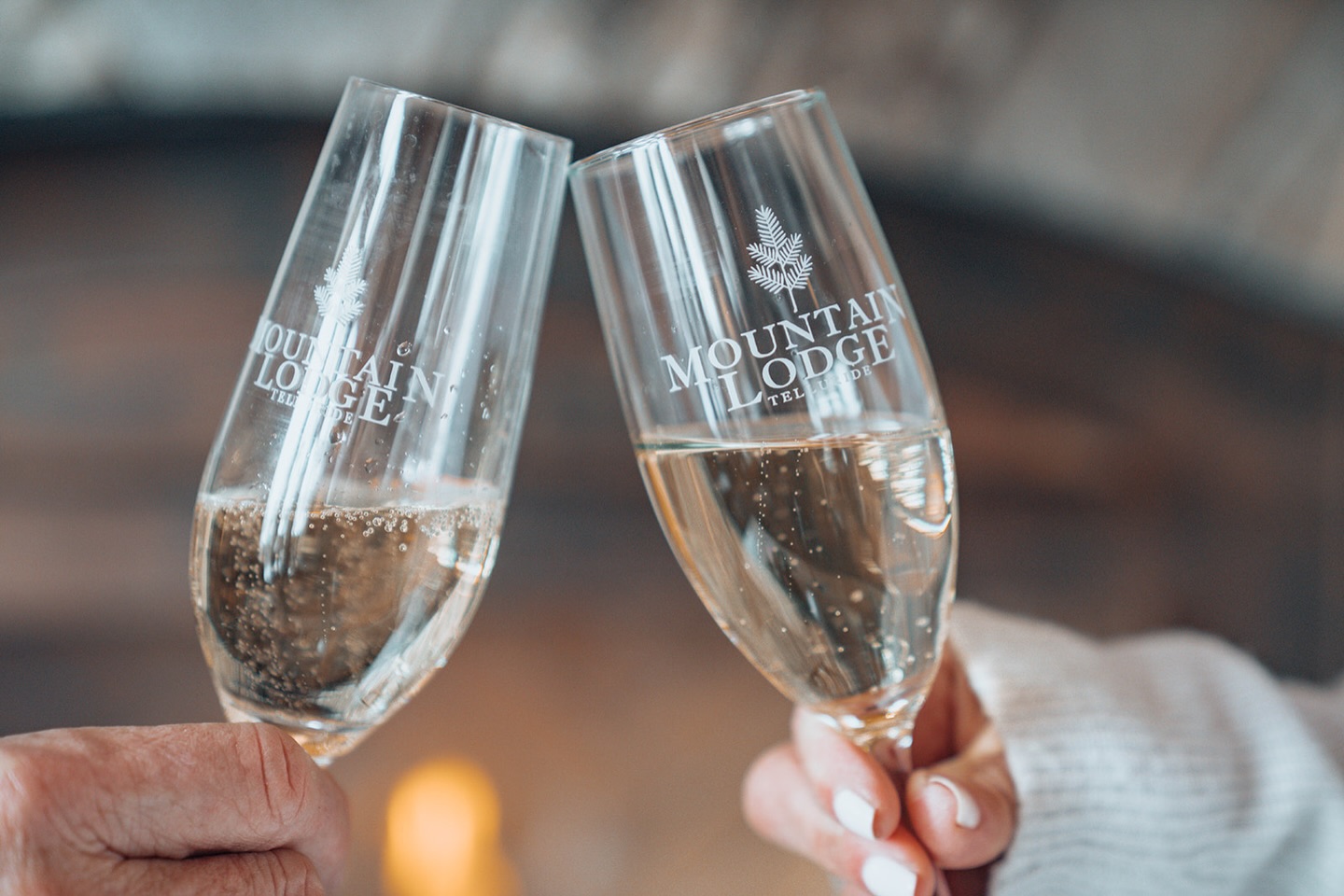 ✨Love in Telluride: Winter 2026 Edition✨
💍 Whether you're planning a winter proposal, elopement, or wedding, this one's for you! ✨
❄️ Winter lovers know that the chill is worth it for a love that's warm and true. Embrace the snow, embrace each other, and fall involve in our winter snow globe! And after, cozy up by the warm of the fireplace!
🥂🍾 Cheers to all future engagements, elopements and weddings! 2026 is your year! ✨