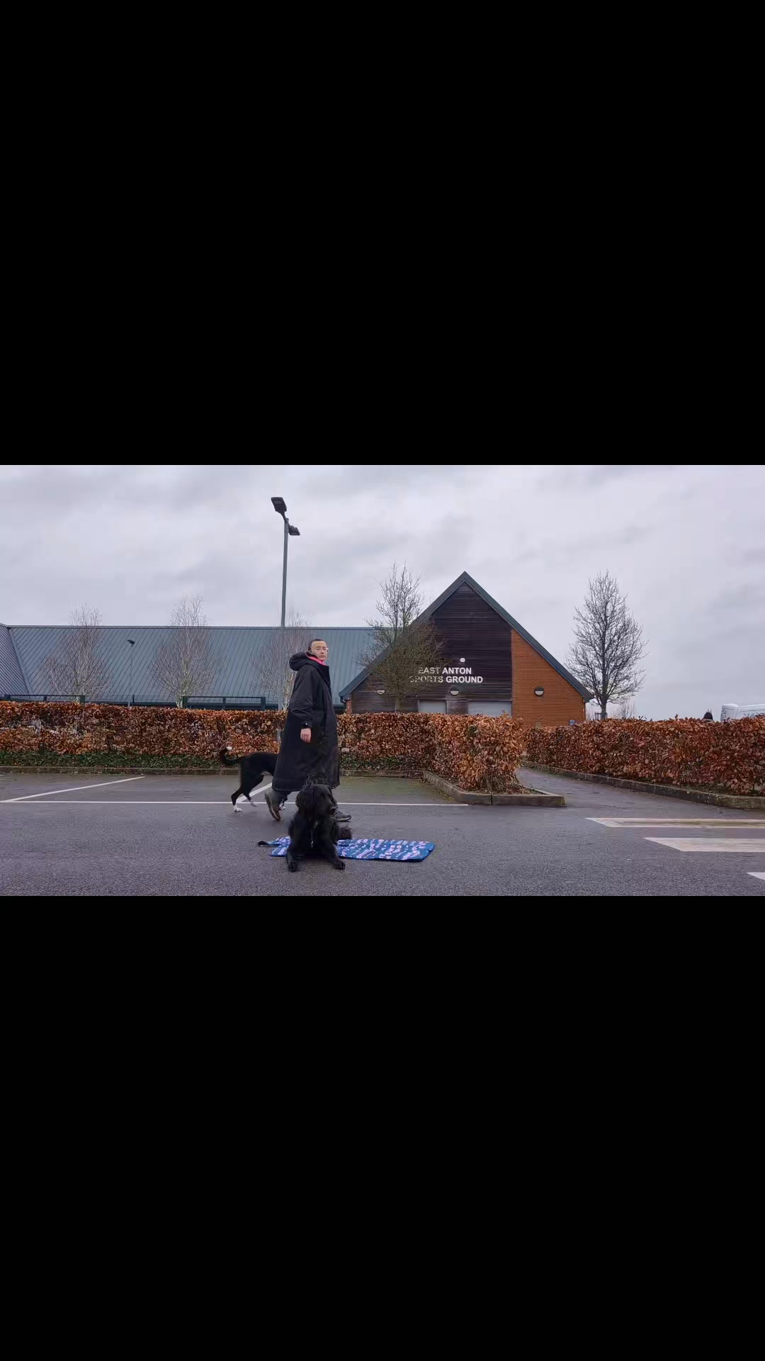 Tools aren't cruel-- misuse is 🐾
When used correctly, training tools can make communication clearer and calmer for both dogs and handlers. The key is proper conditioning, fair use, and pairing the tool with clear communication and positive reinforcement.
Take Cooper the
Collie 🐶 -- he's been working hard on staying composed around other dogs. Where he once wanted to stalk,lunge, and bark, he's bow learning to walk calmly and confidently. Cooper still has a long way to go but the progress has been incredible he is not an easy dog! He is very well bred.
This progress we have made hasn't come from force or fear-- it's come from structure, consistency, and education. A well-conditioned tool has given Cooper the guidance he needs, and his strong marker word has verbal crucial un reinforcing exactly whag behaviours we want to see.
When tools are introduced ethically and thoughtfully, they don't suppress behaviour -- they teach it. Clear communication builds confident, balanced sogs ✨️
#dogtraininguk #balancedtraining #collietraining #markertraining #looseleadwalkingtraining #reactivedog #ethicaldogtraining