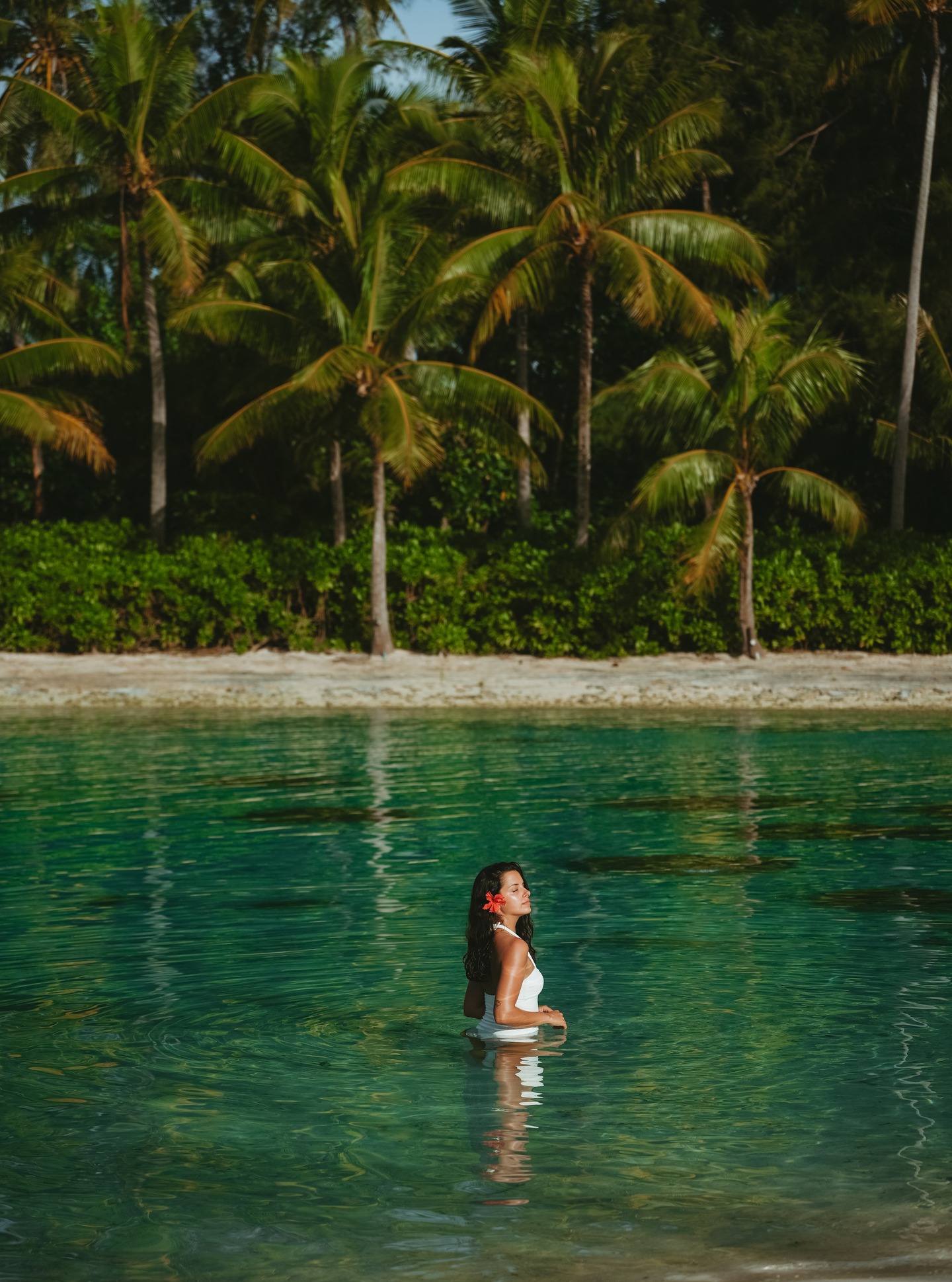 Dejarse llevar por la calma del lagón,
respirar profundo
y vivir plenamente el instante.
Aquí, el viaje comienza en el interior.
.
Letting the calm of the lagoon guide you,
taking a deep breath
and fully embracing the moment.
Here, the journey begins within.
📷 @emmatournier_ | @ic_boraborathalasso
#MoemoeaTravel #PolinesiaFrancesa #FrenchPolynesia #BoraBora #IslandEscape #SlowTravel #MeaningfulTravel #TravelInspiration #LoveTahiti