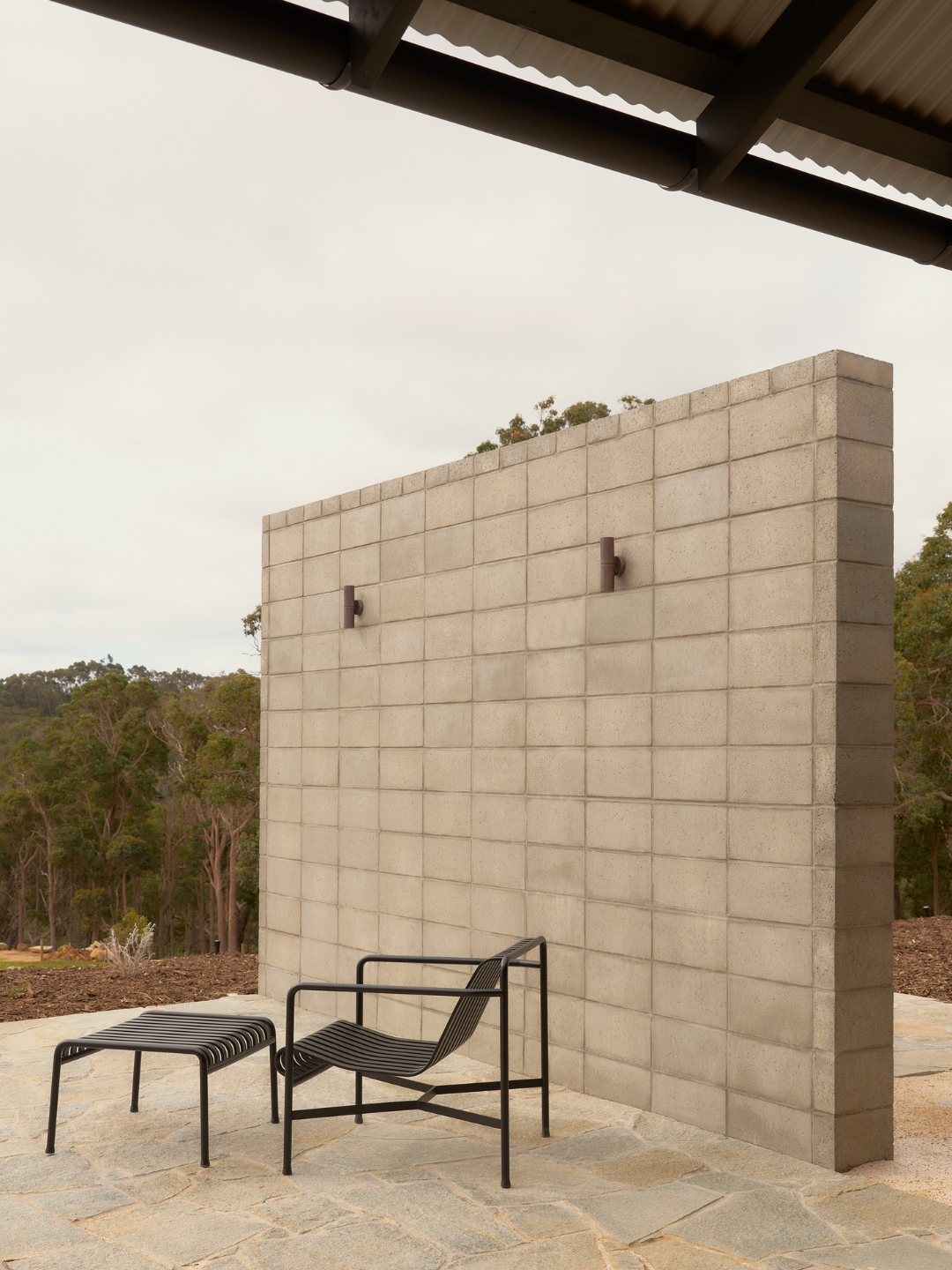 It's the details that set a build apart : clean lines, quality materials and thoughtful execution.
Wildwood Barn
Build | @honeypot_homes
Architecture | @bare_architects
Photographer | @jack.lovel
———
Contact us
M: 0438 209 088
E: Jarrod.hphomes@gmail.com
#honeypothomes #margaretriverbuilder #southwestbuilder #designdaily #dreamhomeaustralia #luxuryhomebuilders #architectrualbuilder