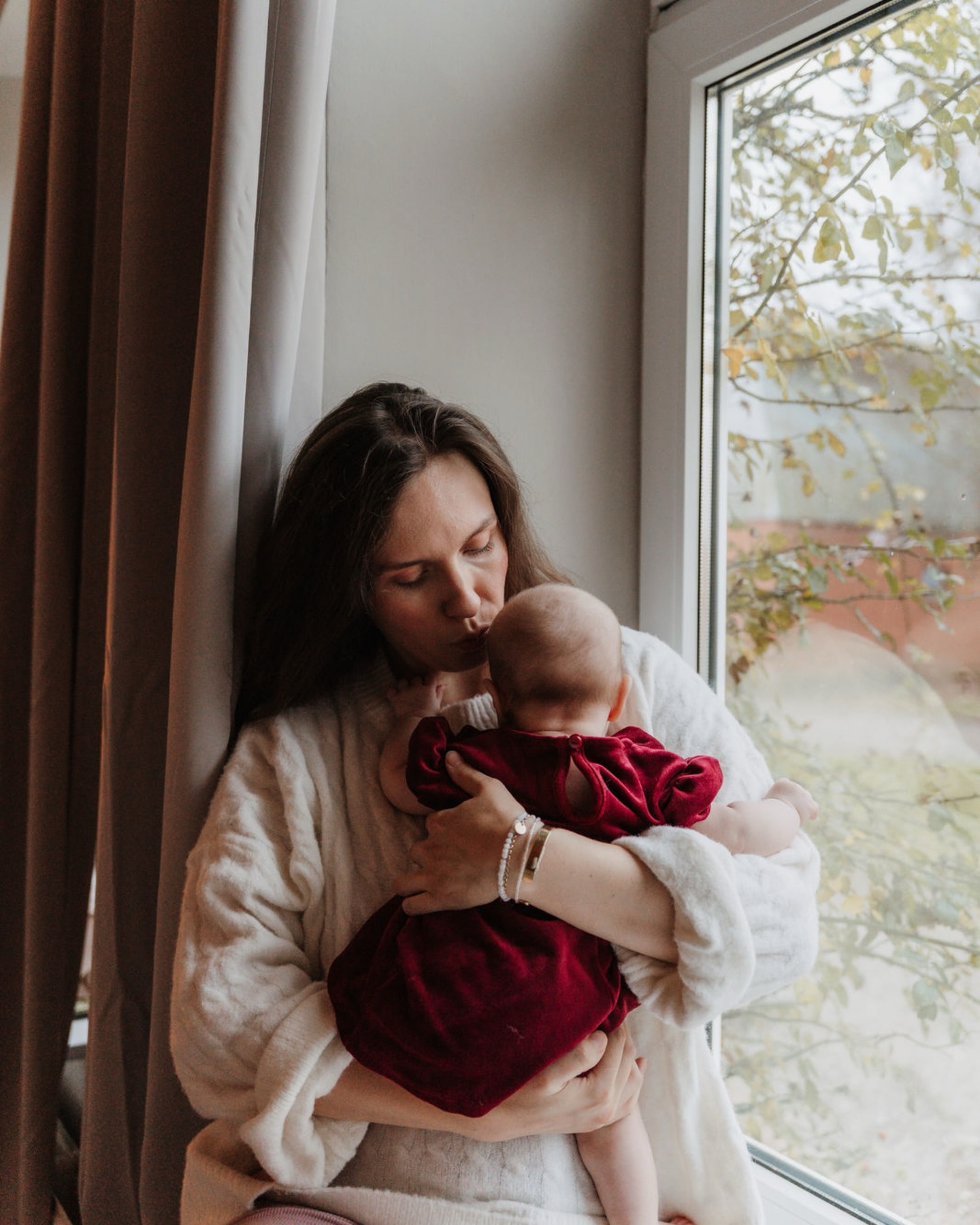 Stell dir vor,
Nur du dein Baby und der Moment – ein Moment der Liebe, Zuneigung und Fürsorge. ✨
Ich halte fest, was du für immer in deinem Herzen bewahren möchtest. Bei einem Mommy & Mini FOTOSHOOTING kannst du dich komplett fallen lassen, ihr seid nur im hier und jetzt. 💛✨ ihr stärkt eure Bindung, kuschelt, stillt, streichelt, schmust und lacht 🫶
Schaut gern auf meiner Webseite in der Rubrik Aktionen vorbei und bucht euren Mama & Mini Moment 🤗
www.vom-licht-gekuesst.de
Ich freue mich darauf, euch zu begleiten 📸🙂
FOTOSHOOTING
MAMA MINI
KUSCHELN
SH
MOMLIFE
STILLMOMENTE
#stillen #mamaundmini #fotoshootingschleswigholstein #vomlichtgeküsst
