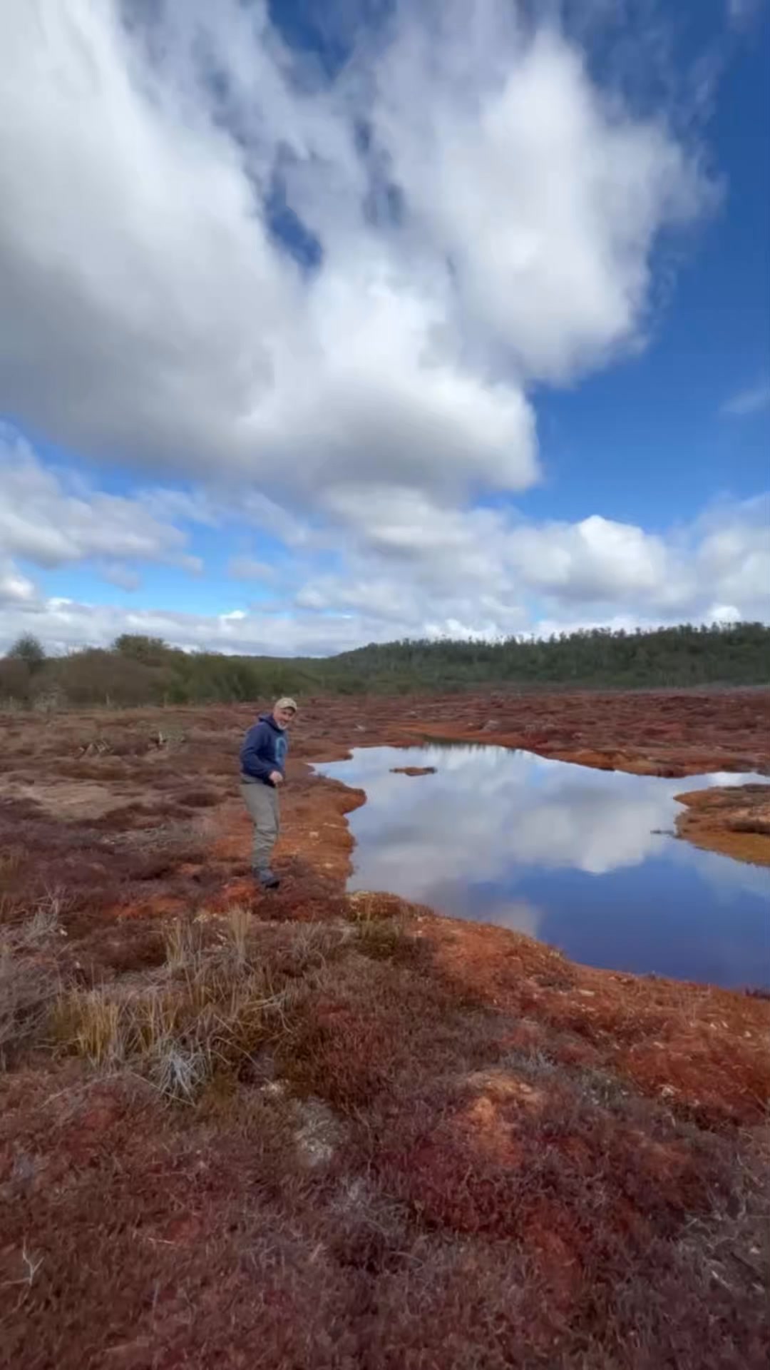 Los humedalas y turberas patagónicas funcionan como esponjas naturales: almacenan agua, regulan caudales y sostienen una biodiversidad única. Su equilibrio es fundamental para los ciclos hídricos de la región.
#CuidadoDelAgua #EcosistemasAcuáticos #Conservación #PescaResponsable #Comunidades #AguaEsVida #Patagonia #Turberas#turberas #turberaspatagónicas
--------------------------------
Patagonian wetlands and peatlands act as natural sponges, storing water, regulating flows, and sustaining unique biodiversity. Their balance is key to regional water cycles
#LivingRivers #AquaticEcosystems #WaterConservation #ResponsibleFishing #RiverLife #Community #ProtectOurRivers