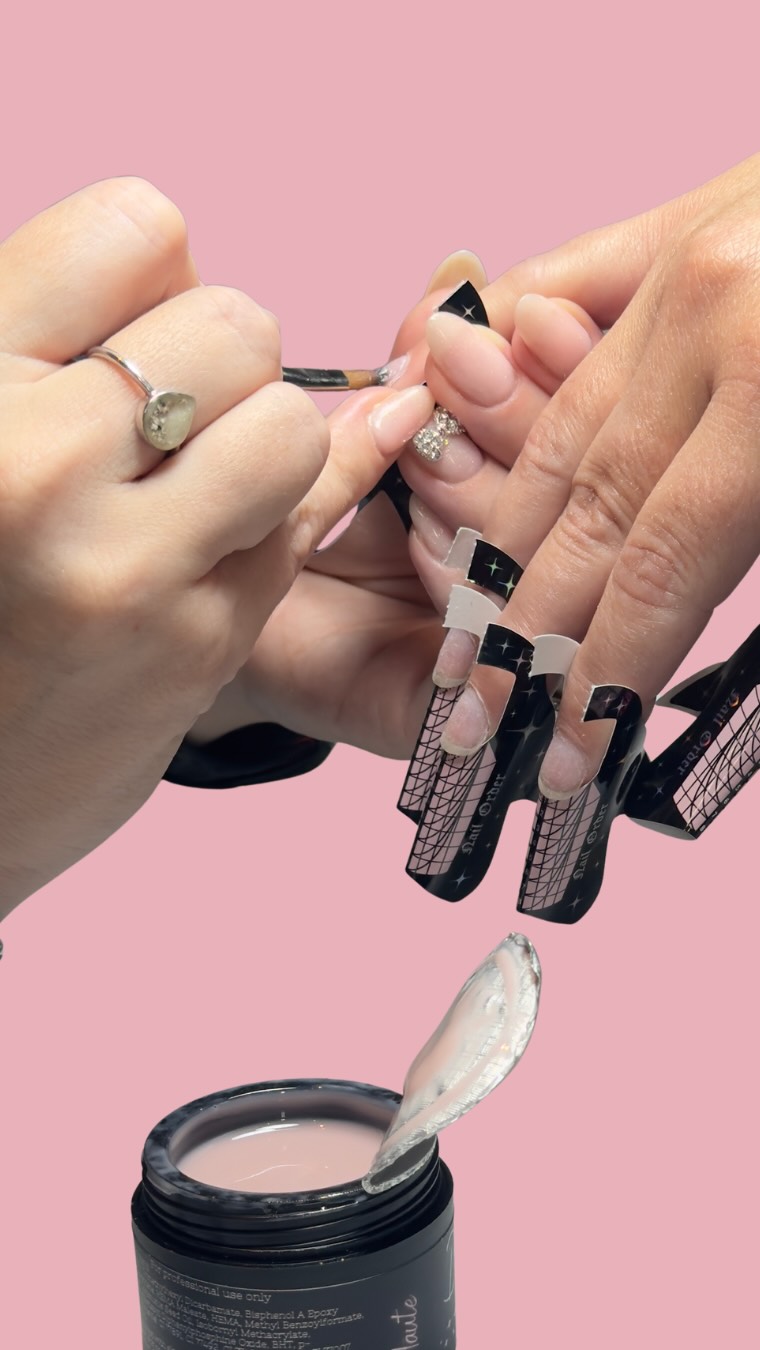 💡 Not all nail lamps work for all gels! 💡
There’s no such thing as a one-size-fits-all nail lamp. Each gel system is designed to cure in a specific lamp that’s been tested to make sure it fully cures. Using a different lamp? You might end up with under-cured product, which can lead to allergies and lifting!
✨ The safest option? Stick to the matching lamp for your system! ✨
Did you know this? Let me know below! 👇💬 #NailTechTips #CuringMatters #NailEducation #GelNails #NailsTipsAndTrick #NailsEducation #NailLamp