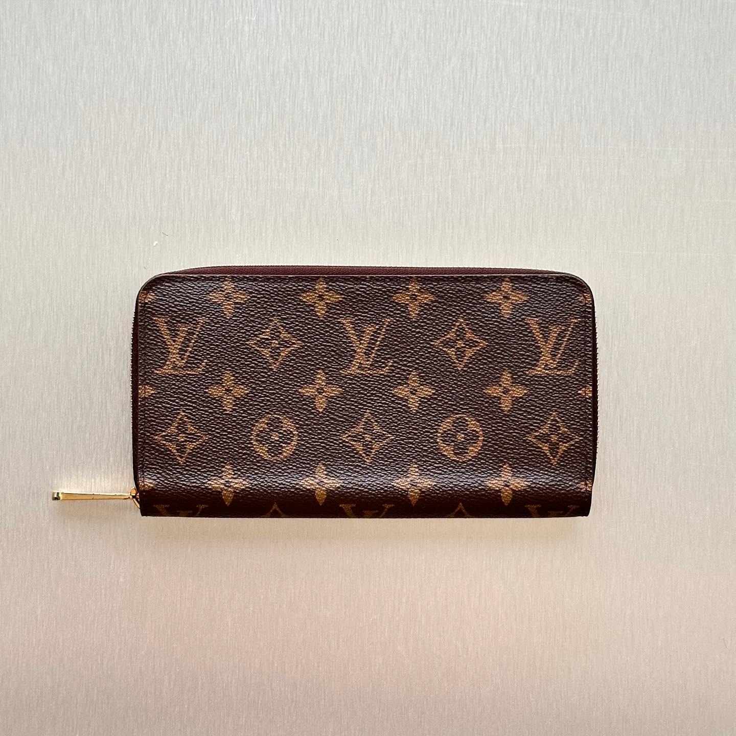 Luxury meets everyday style 💫 Elevate your essentials with the iconic Louis Vuitton Zippy Wallet in Monogram — a classic that never goes out of style.
For more information, please refer to the website link provided in the bio.
Listing no:
Opuluxe.sg is not affiliated to the brands featured. We are an independent consignment platform of authenticated luxury products. All trademarks and copyrights remain sole property of the brands.