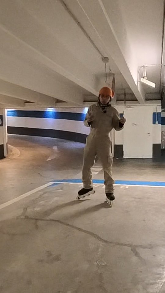 Cómo empezar a patinar!? Un video dedicado a mi amiga, Milena.
#tutorial #rollerblading #inlineskating