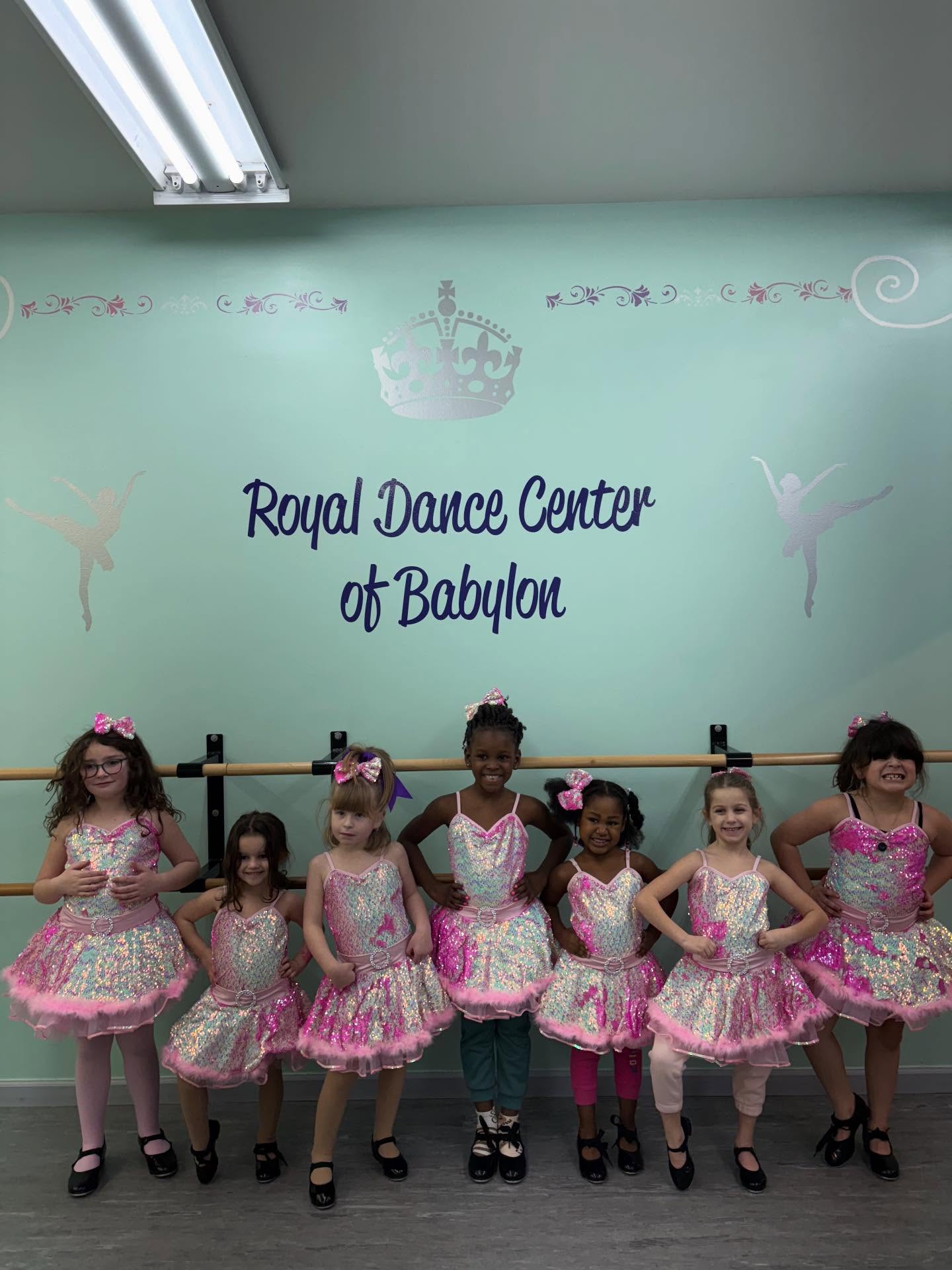 Recital Costumes have arrived! Featuring our Tuesday 4:30 and 5:30 Dancers in their gorgeous new costumes! 💜👑
#discoverbabylon #VillageofBabylon #LoyalToRoyal #RDCForever longislanddancestudio discoverlongisland dancestudio royaldancestudio