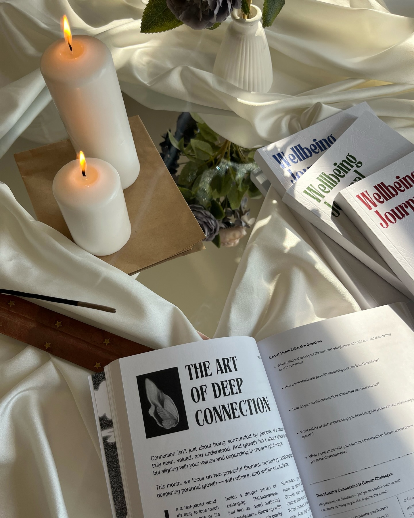 Wellbeing Journal Edition (2):
90 günü içeren iç yolculuğunda kendinle bağ kurman için alan açan; günlük deneyimlerini gözlemleme, ifade etme ve dönüştürmeye eşlik eden bir yol arkadaşıdır. Merkezinde yer alan Wellness Wheel, iyi oluşun altı boyutunu keşfetmene ve içindeki dengeyi fark etmene eşlik eder. Yavaşlamak, hissetmek ve kendinle kalmak için…🫂💌
#wellbeingjournal #günlük #wellness