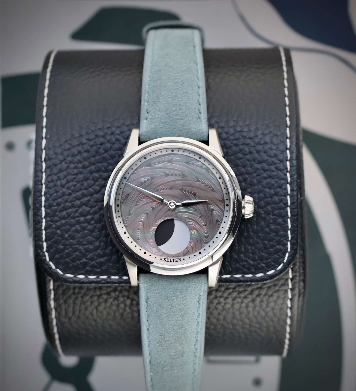 Kicking off the new year in style with the stunning M1 Moonphase from @seltenwatch
Selten is a game-changer in the world of microbrands, pushing boundaries with mother of pearl and semi-precious materials 🦪🌗
If you haven’t checked them out, you’re missing out 👀