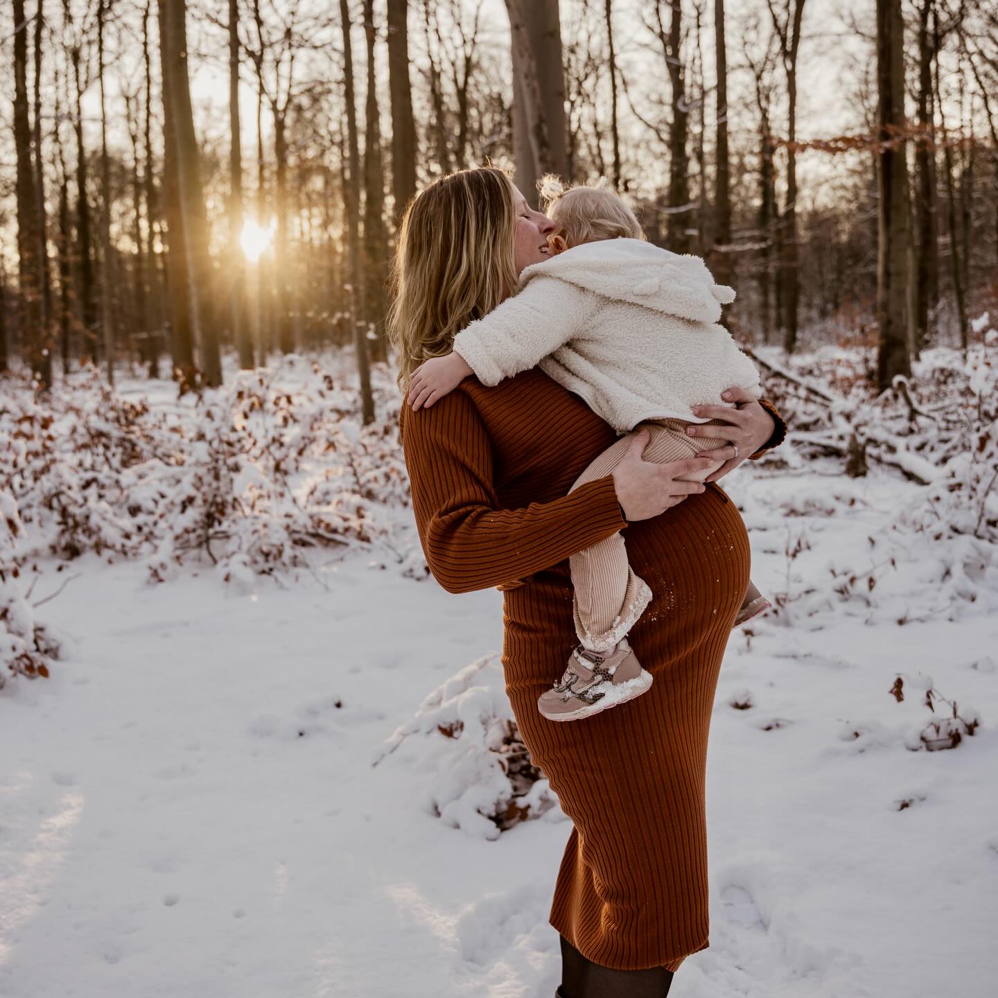 Wauw!!!! Wat mega leuk dat dit mijn eerste shoot van 2026 was 🥰🥰
#zwangerschapsshoot #fotograafettenleur #allesflits #zwangerfotograaf #zwangerflits