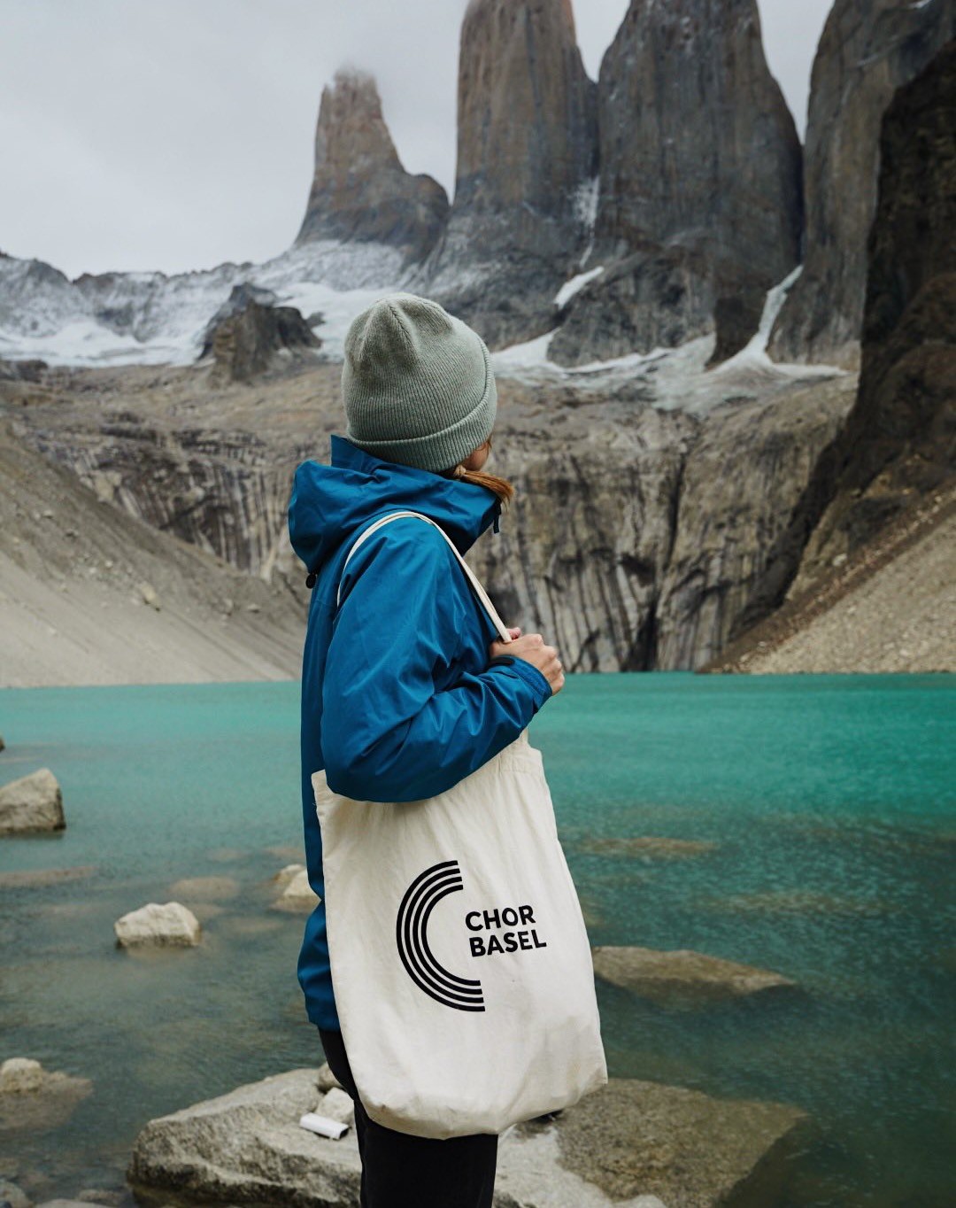 Unsere weltreisende Sängerin @lenachdem_ trägt den ChorBasel in die Welt. Schön können wir ein klein bisschen auf eurer Reise dabei sein. 😍