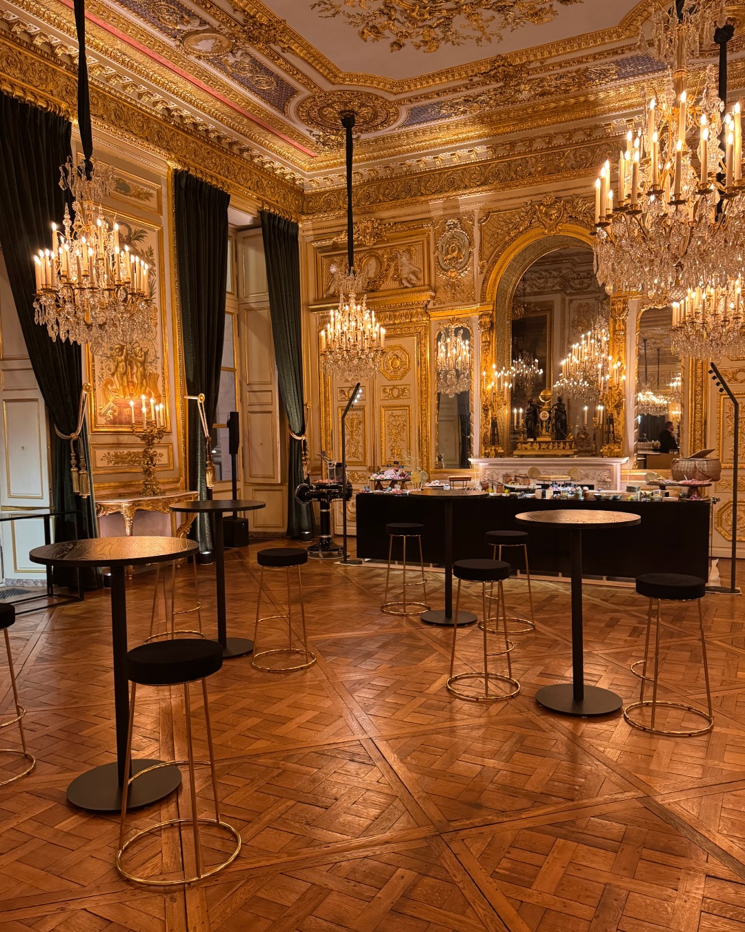 Diner de gala à l'Hôtel de la Marine ✨
#event #evenement #eventagency #eventparis #eventplanner #summit #sbs #banking #eventprofs #hoteldelamarine #concorde #gala #galadinner #SBSSummit #Evenementiel #Scenographie #TeamWork