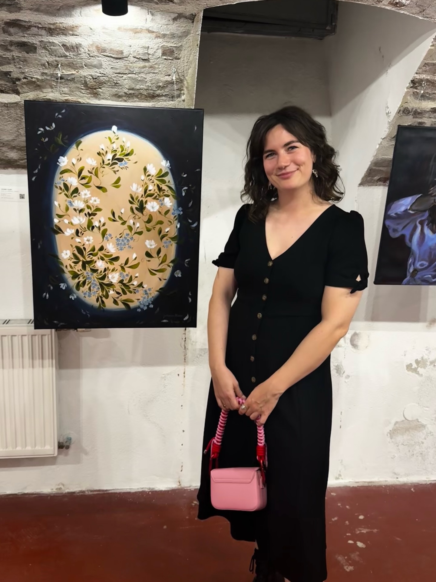 GRIEFYARDS
group exhibition & performance
in october i was part of this wonderful project where people could submit letters to their loved ones who had passed and 10 artists each interpreted one letter. i was one of the artists and you can read the letter in one of the last slides. you’ll also find a smaller version of my final artwork which served as a sketch.
this special project was organised by @quelle.surprise and @rosabraber 🥰
creating a space for grief
Love is endless
acrylic on canvas
60x80cm
2025
#exhibition #art #kunstausstellung #performance #painting