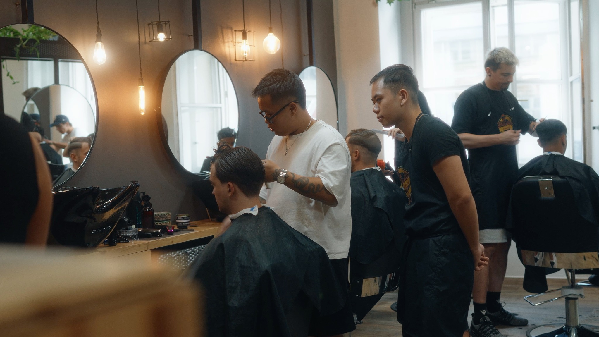 💈 Tak kdy si uděláš řádnej barber kurz i ty?
Pojď do toho v roce 2026 konečně šlápnout! ✂️🔥 Pokud stále váháš nad našimi kurzy, napiš nám zprávu a zeptej se na cokoliv! 📩
#barberschoolcz #barberschoolpraha #barberschoolbrno #barberkurz #barberskills #barbertraining #barberlife #2026