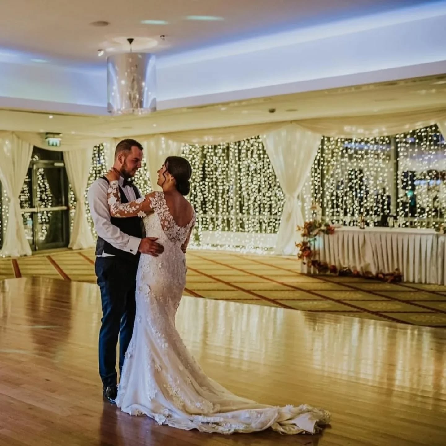 First dance perfection...
Make this moment shine with our bespoke draping. Made to measure to suit your style & venue.
Prices start from €300
www.glitz.ie