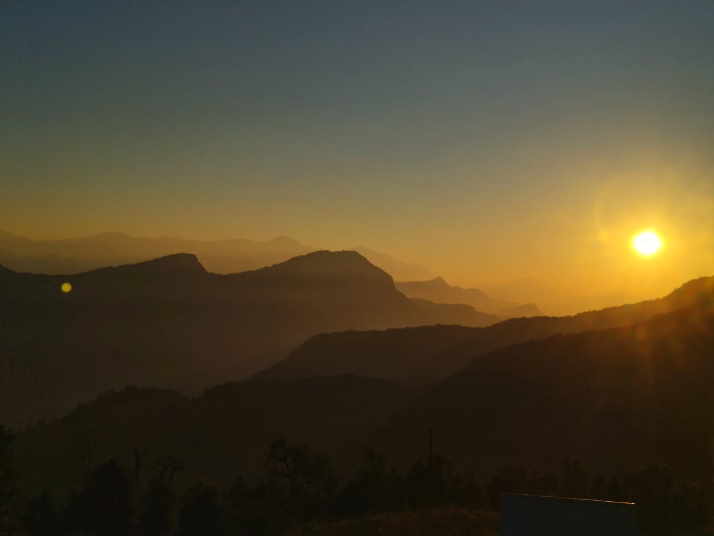 A quiet morning from our window in the Himalayas..
#himvanliti #himalayas #morning #natureretreat #uttarakhand #kumaon #sustainability #colors #morningcolors #solitude #stay #ecohome #intothewild
