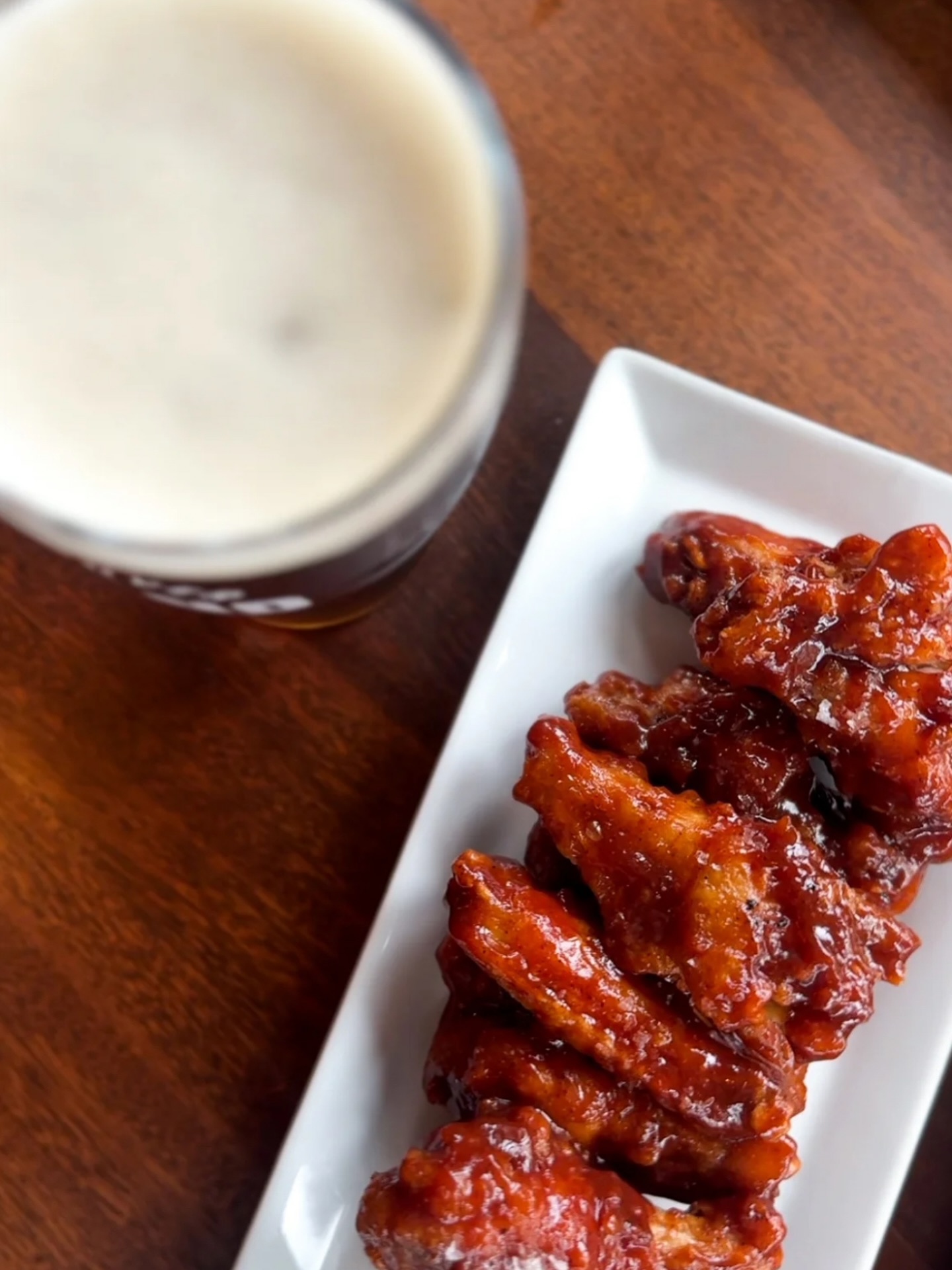 Send this as a rescue mission to that one friend who needs to join you for a pint, a plate of wings & a different TV to yell at 🍗 🍺
.
.
.
.
#yyj #wingwednesday #winglovers #yyjbar #yyjeats #yyjeatslocal #yyjeatshere #yyjfood #yyjfoodie #yyjfoodscene