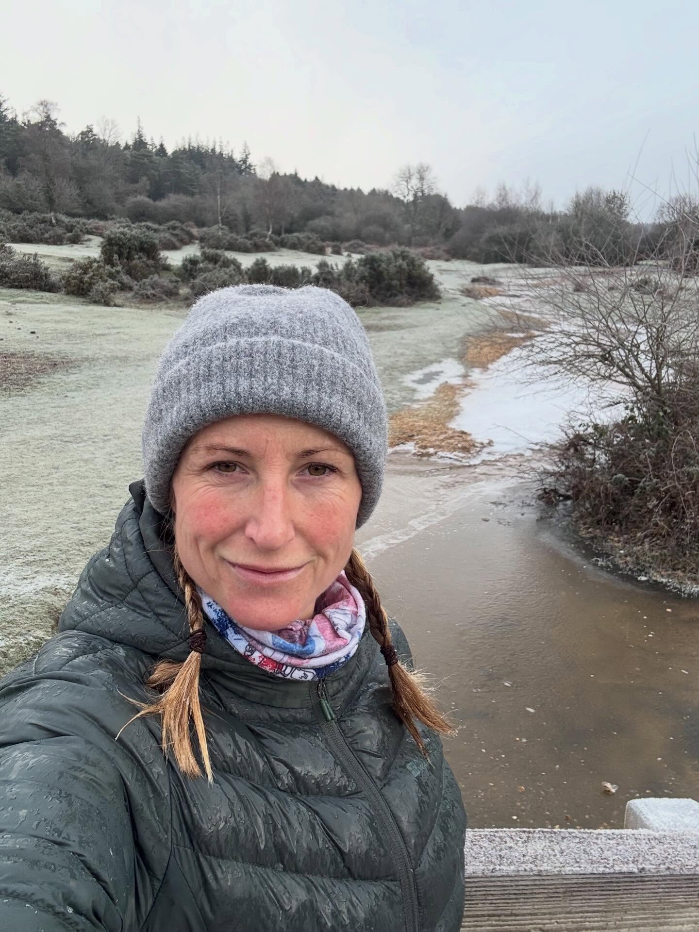 A super frosty walk this morning…my hair even froze🤣🙈🥶#frozenforest #icy #frostywalk #outdoorfitness #newforestnationalpark