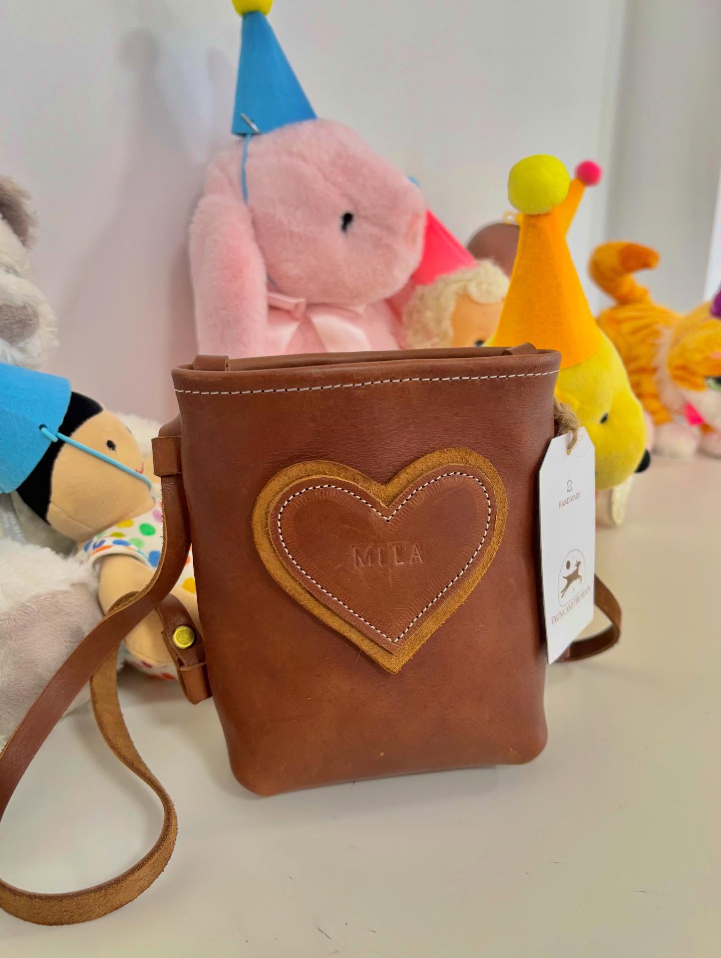 This was fun to make!🌸🧸 We created a toddler handbag that turns into a backpack for our little nieces 2nd birthday.
It started as a gift, but I couldn’t stop thinking about how nice it would be to make something like this for other little ones too! We’ll be turning this into a small kids collection in the coming months. 🎁 #handmadegift #toddlerbag #keepsake #personalisedgift #heirloom