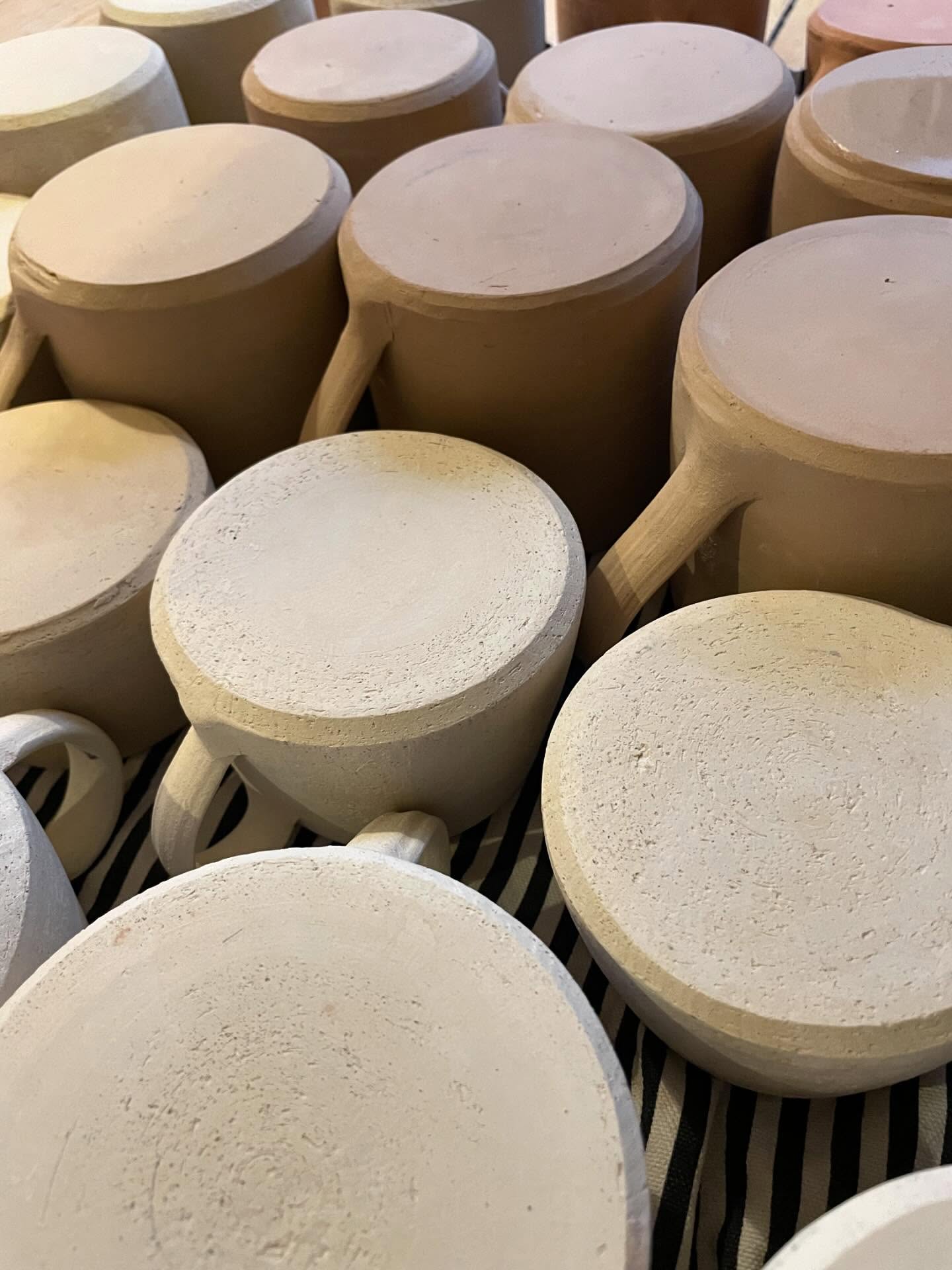January is doing it’s (cold, wet, grey) thing. I’ve just sanded my first bisque kiln of the year. Cannot wait for a glaze kiln for maximum cheer which I will share with you here #bisquefiring #sanding #jenmakespots #january