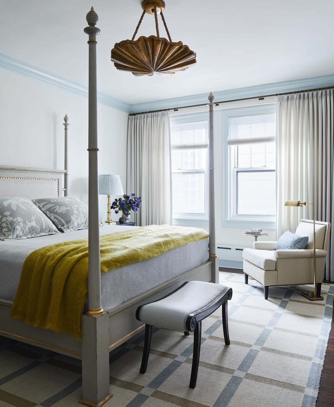 A beautiful example of timeless design.
This space features drapery panels by @gretchenbellingerinc -elegant, enduring, and always relevant.
Design: @craigandcompany
Photography: @wabranowicz