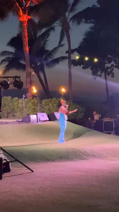 A little show before doing caricatures at this event at the Wailea Beach Resort