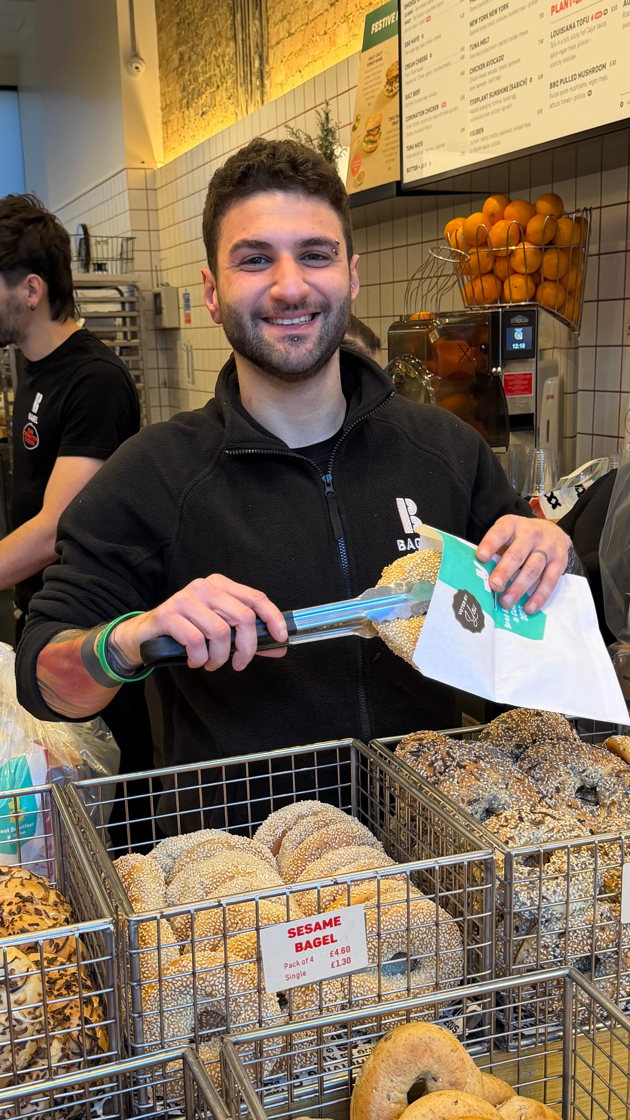 Looking for where to go for lunch? B Bagel Strand has got your lunch time craving sorted🙂↔️
#bagelshop #bagelshoplondon #londonbagel #bagels #londonlunchspot