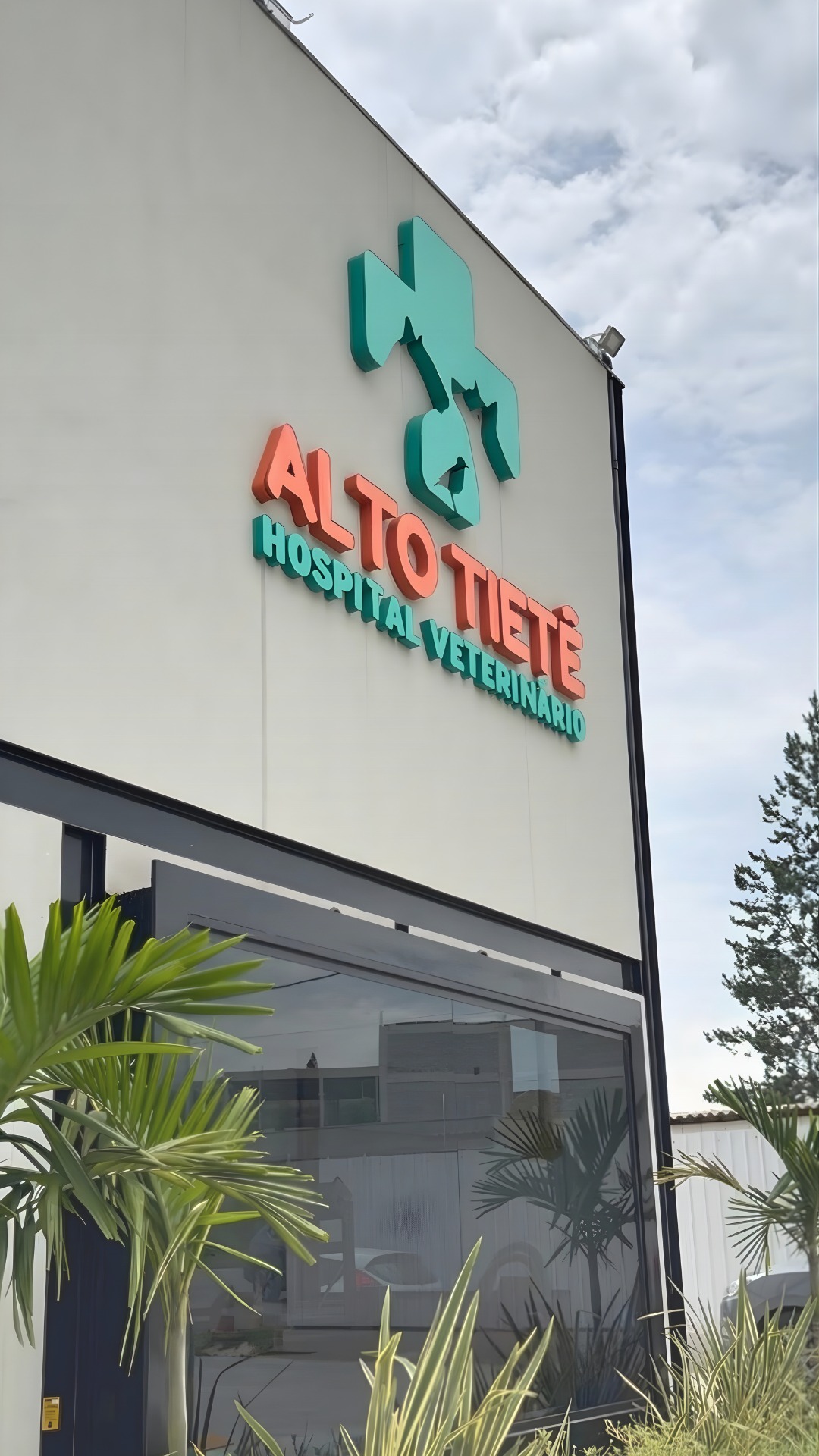 👀 Tour animado pelo nosso hospital? Temos sim!
Aqui no Hospital Veterinário Alto Tietê, seu pet é cuidado com estrutura completa, profissionais dedicados e muito carinho.
Do atendimento clínico ao centro cirúrgico, da reabilitação ao diagnóstico por imagem tudo em um só lugar!
💬 Agende uma visita ou entre em contato:
📍 Arujá/SP
HospitalVeterinário #TourVeterinário #EstruturaVeterinária #Arujá #SaúdeAnimal #HospitalVeterinárioAltoTietê