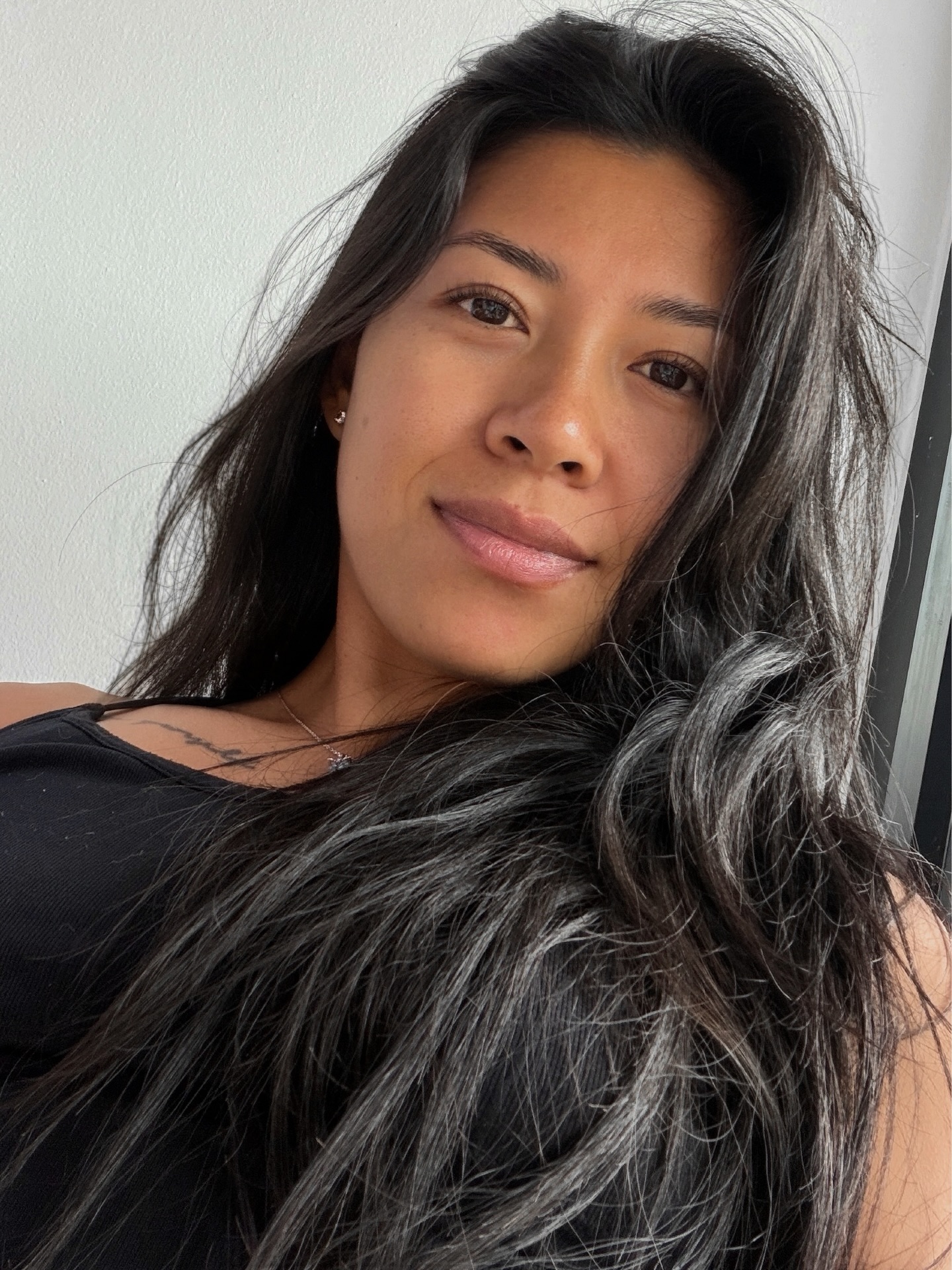 𝙵𝚛𝚘𝚖 𝚊𝚕𝚕 𝚝𝚑𝚎 𝚙𝚊𝚒𝚗 𝚢𝚘𝚞 𝚐𝚊𝚟𝚎 𝚖𝚎, 𝙸 𝚕𝚎𝚊𝚛𝚗𝚎𝚍 𝚑𝚘𝚠 𝚝𝚘 𝚋𝚎𝚌𝚘𝚖𝚎 𝚊 𝚋𝚎𝚝𝚝𝚎𝚛 𝚙𝚎𝚛𝚜𝚘𝚗...
𝙸 𝚔𝚗𝚘𝚠 𝚑𝚘𝚠 𝚒𝚝 𝚏𝚎𝚎𝚕𝚜 𝚝𝚘 𝚋𝚎 𝚋𝚛𝚘𝚔𝚎𝚗 𝚒𝚗𝚝𝚘 𝚙𝚒𝚎𝚌𝚎𝚜.
𝚃𝚘 𝚋𝚎 𝚌𝚑𝚎𝚊𝚝𝚎𝚍 𝚘𝚗 𝚠𝚑𝚒𝚕𝚎 𝚢𝚘𝚞 𝚠𝚎𝚛𝚎 𝚖𝚊𝚔𝚒𝚗𝚐 𝚍𝚒𝚗𝚗𝚎𝚛 𝚏𝚘𝚛 𝚝𝚑𝚎 𝚙𝚎𝚛𝚜𝚘𝚗 𝚢𝚘𝚞 𝚕𝚘𝚟𝚎𝚍.
𝚃𝚘 𝚜𝚞𝚙𝚙𝚘𝚛𝚝 𝚜𝚘𝚖𝚎𝚘𝚗𝚎 𝚠𝚒𝚝𝚑 𝚢𝚘𝚞𝚛 𝚠𝚑𝚘𝚕𝚎 𝚑𝚎𝚊𝚛𝚝, 𝚘𝚗𝚕𝚢 𝚝𝚘 𝚋𝚎 𝚋𝚎𝚝𝚛𝚊𝚢𝚎𝚍 𝚋𝚎𝚑𝚒𝚗𝚍 𝚢𝚘𝚞𝚛 𝚋𝚊𝚌𝚔.
𝚃𝚘 𝚋𝚎 𝚕𝚊𝚞𝚐𝚑𝚎𝚍 𝚊𝚝 𝚠𝚑𝚎𝚗 𝚢𝚘𝚞 𝚍𝚒𝚍𝚗’𝚝 𝚢𝚎𝚝 𝚔𝚗𝚘𝚠 𝚑𝚘𝚠 𝚝𝚘 𝚙𝚞𝚝 𝚢𝚘𝚞𝚛 𝚏𝚎𝚎𝚕𝚒𝚗𝚐𝚜 𝚒𝚗𝚝𝚘 𝚠𝚘𝚛𝚍𝚜.
𝚃𝚘 𝚋𝚎 𝚍𝚒𝚜𝚛𝚎𝚜𝚙𝚎𝚌𝚝𝚎𝚍 𝚋𝚎𝚌𝚊𝚞𝚜𝚎 𝚢𝚘𝚞 𝚠𝚎𝚛𝚎 𝚝𝚘𝚘 𝚙𝚊𝚝𝚒𝚎𝚗𝚝, 𝚝𝚘𝚘 𝚕𝚘𝚢𝚊𝚕, 𝚝𝚘𝚘 𝚐𝚒𝚟𝚒𝚗𝚐.
𝙸 𝚔𝚗𝚘𝚠 𝚑𝚘𝚠 𝚒𝚝 𝚏𝚎𝚎𝚕𝚜 𝚝𝚘 𝚜𝚝𝚊𝚢 𝚔𝚒𝚗𝚍 𝚊𝚏𝚝𝚎𝚛 𝚋𝚎𝚒𝚗𝚐 𝚑𝚞𝚛𝚝.
𝚃𝚘 𝚐𝚘 𝚚𝚞𝚒𝚎𝚝 𝚒𝚗𝚜𝚝𝚎𝚊𝚍 𝚘𝚏 𝚌𝚛𝚞𝚎𝚕.
𝚃𝚘 𝚝𝚞𝚛𝚗 𝚙𝚊𝚒𝚗 𝚒𝚗𝚝𝚘 𝚍𝚒𝚜𝚌𝚒𝚙𝚕𝚒𝚗𝚎, 𝚖𝚘𝚟𝚎𝚖𝚎𝚗𝚝, 𝚊𝚗𝚍 𝚐𝚛𝚘𝚠𝚝𝚑.
𝚃𝚘 𝚔𝚎𝚎𝚙 𝚊 𝚜𝚘𝚏𝚝 𝚑𝚎𝚊𝚛𝚝 𝚠𝚑𝚒𝚕𝚎 𝚕𝚎𝚊𝚛𝚗𝚒𝚗𝚐 𝚑𝚘𝚠 𝚝𝚘 𝚙𝚛𝚘𝚝𝚎𝚌𝚝 𝚒𝚝.
𝚃𝚘 𝚕𝚘𝚟𝚎 𝚍𝚎𝚎𝚙𝚕𝚢, 𝚎𝚟𝚎𝚗 𝚊𝚏𝚝𝚎𝚛 𝚕𝚎𝚊𝚛𝚗𝚒𝚗𝚐 𝚝𝚑𝚊𝚝 𝚗𝚘𝚝 𝚎𝚟𝚎𝚛𝚢𝚘𝚗𝚎 𝚔𝚗𝚘𝚠𝚜 𝚑𝚘𝚠 𝚝𝚘 𝚕𝚘𝚟𝚎 𝚠𝚎𝚕𝚕.
𝚃𝚘 𝚜𝚞𝚛𝚟𝚒𝚟𝚎 𝚠𝚒𝚝𝚑𝚘𝚞𝚝 𝚋𝚎𝚌𝚘𝚖𝚒𝚗𝚐 𝚋𝚒𝚝𝚝𝚎𝚛.
𝚃𝚘 𝚐𝚛𝚘𝚠 𝚜𝚝𝚛𝚘𝚗𝚐𝚎𝚛 𝚠𝚒𝚝𝚑𝚘𝚞𝚝 𝚕𝚘𝚜𝚒𝚗𝚐 𝚎𝚖𝚙𝚊𝚝𝚑𝚢.
𝚃𝚘 𝚠𝚊𝚕𝚔 𝚊𝚠𝚊𝚢 𝚠𝚒𝚝𝚑𝚘𝚞𝚝 𝚑𝚊𝚝𝚛𝚎𝚍.
𝙰𝚗𝚍 𝚒𝚗 𝚝𝚑𝚎 𝚎𝚗𝚍,
𝙸 𝚍𝚒𝚍𝚗’𝚝 𝚕𝚘𝚜𝚎 𝚖𝚢𝚜𝚎𝚕𝚏.
𝙸 𝚕𝚎𝚊𝚛𝚗𝚎𝚍 𝚑𝚘𝚠 𝚝𝚘 𝚕𝚘𝚟𝚎 𝚋𝚎𝚝𝚝𝚎𝚛, 𝚒𝚗𝚌𝚕𝚞𝚍𝚒𝚗𝚐 𝚖𝚢𝚜𝚎𝚕𝚏.
𝙼𝚢 𝚑𝚎𝚊𝚛𝚝 𝚜𝚝𝚊𝚢𝚎𝚍 𝚜𝚘𝚏𝚝.
𝙼𝚢 𝚋𝚘𝚞𝚗𝚍𝚊𝚛𝚒𝚎𝚜 𝚋𝚎𝚌𝚊𝚖𝚎 𝚐𝚎𝚗𝚝𝚕𝚎 𝚋𝚞𝚝 𝚏𝚒𝚛𝚖.
𝙰𝚗𝚍 𝚝𝚑𝚊𝚝’𝚜 𝚑𝚘𝚠 𝙸 𝚔𝚗𝚘𝚠 𝙸 𝚑𝚎𝚊𝚕𝚎𝚍.