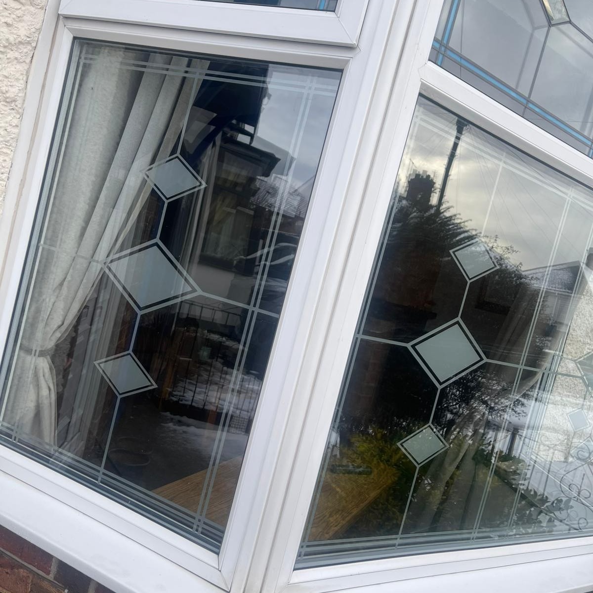Some nice little window vinyl's for a private customer in Long Eaton this morning. Fitted by Paul himself no less! Customer was very happy 😄