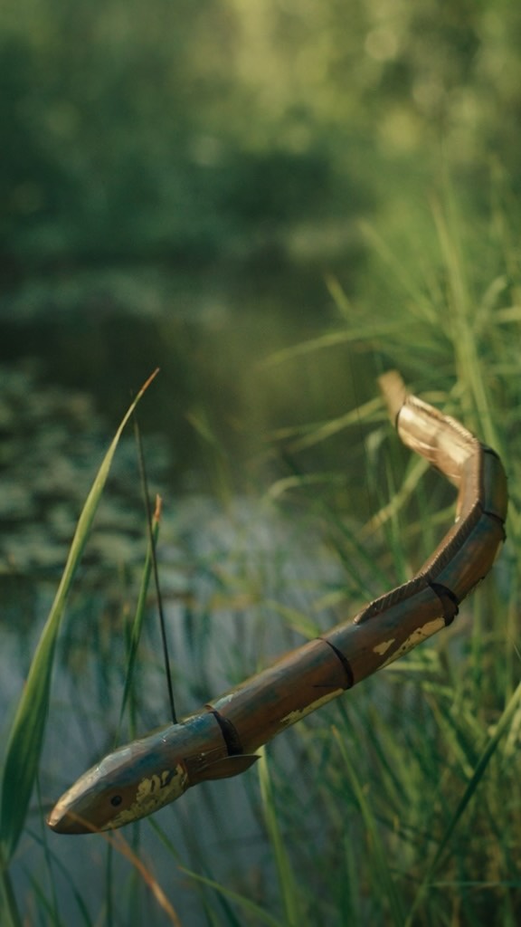 Over summer 2025 we were commissioned to carve this European Eel marionette for artist @s_a_m_w and his film The Eel’s Tale.
Drawing upon the radical structure and spirit of Chaucer’s The Canterbury Tales, Sam Williams’The Eel’s Tale is a multi-species portrait of the lives found in Kent’s wetlands.
Tracing the life cycle of the European eel, and its elusive presence in the Kent’s waterways, Sam Williams’ The Eel’s Tale explores how a creature defined by its journeys across national borders, changing environments, and bodily transformation can redefine how we understand our place in the world. Considering the boundaries that separate us from each other, the land, and our multispecies kin, the film asks: “Are we free to move?”
The Eel’s Tale has been commissioned by @cementfields and @film_london (Film London Artists’ Moving Image Network) for the The Open Road – a series of new artists moving image works reimagining the age-old tale of a journey taken, weaving together new stories loosely inspired by The Canterbury Tales.
The Open Road is commissioned by @filmvidumbrella, The Amelia Scott @theamelia_tw, Cement Fields, FLAMIN, @formaartsmedia, and @threeriversbexley. Supported using public funding by @aceagrams.
Puppet Commission produced by @littleangeltheatre.
#puppetry #puppets #puppet #puppetmaking #puppetdesign