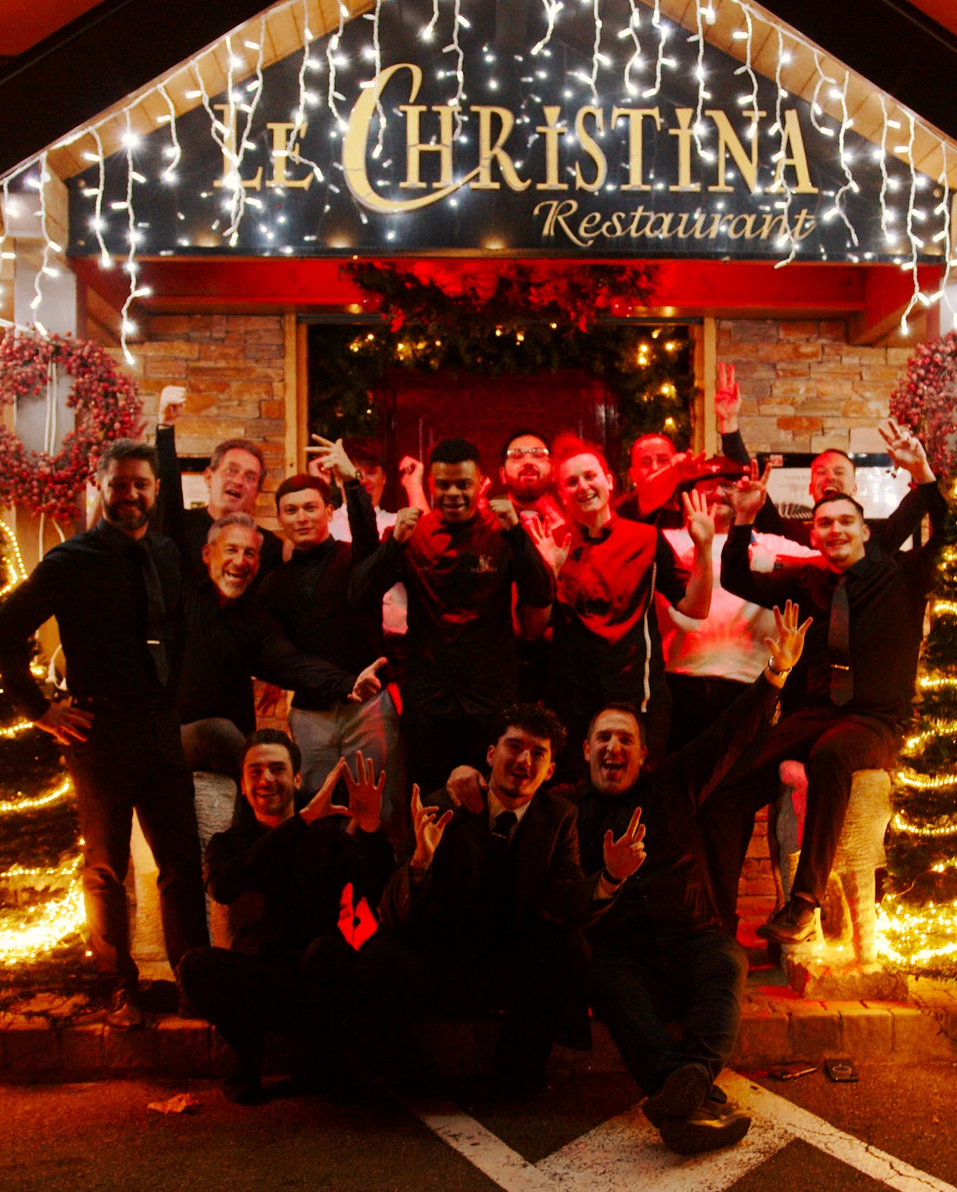 Toute la famille du Christina vous souhaite une année 2026 d’exception. ✨
Plus qu’un restaurant, notre maison est une histoire de passion que nous partageons avec vous au quotidien.
De la table gastronomique du Christina, à l’ambiance feutrée et vibrante de l’Animal Lodge Bar, jusqu’au charme authentique des Alpages du Christina, notre équipe s’unit pour vous offrir le meilleur de l’art de vivre.
Merci de faire battre le cœur de nos établissements. Que cette nouvelle année vous apporte douceur, partage et moments inoubliables.
Au plaisir de vous recevoir chez nous, chez vous. 🥂
#happy #new #2026