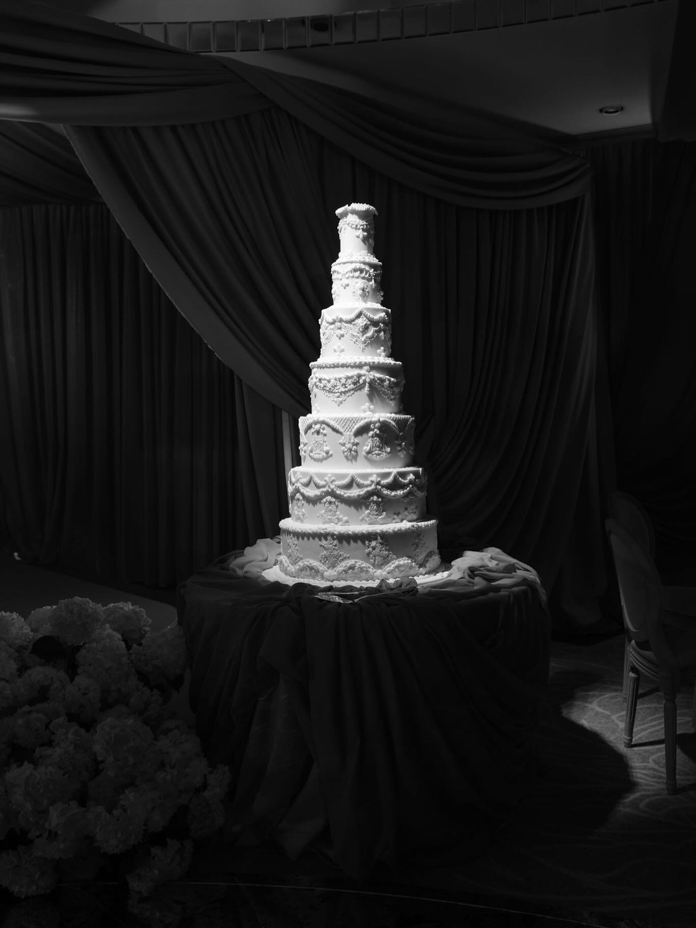 Every detail came together to create a true wow factor moment.
A 7-tier wedding cake by insanely creative @mlbespokecakes for the beautiful wedding of @meganmckenna & @oliverjburke at @grantleyhall_ 🤍
The design blended Italian and vintage influences, featuring royal icing, intricate piping, moulds and detailing. Each of the seven tiers stood 7” deep, covered in marshmallow fondant and finished with delicate detailing throughout.
Literally yum 😋
The Lamberth-style elements were created using @karen_davies_sugarcraft silicone moulds alongside beautiful rose moulds sourced by @prop.options, inspired by the intricate florals on Megan’s wedding dress.
A true masterpiece.
Bravo