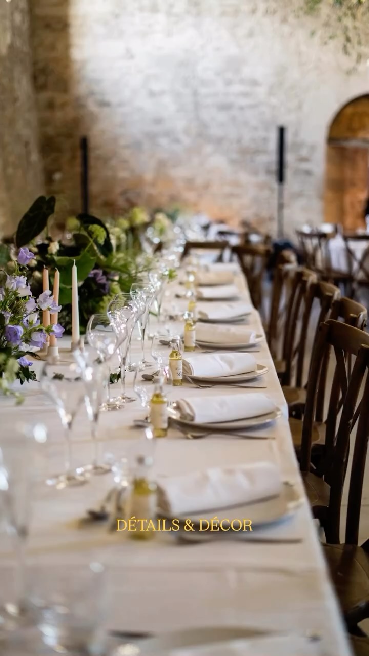 Une jolie décoration signée @inellay.floral au @chateau_la_gallee 📸
Découvrez le carnet d’inspiration, disponible sur mon blog, pour plus d’idées de décoration ⬇️
https://www.axellevincent.fr/post/carnet-d-inspirations-la-d%C3%A9coration
#mariagelyon #photographemariage #photographemariagelyon #chateaulagallee #mariagechateau